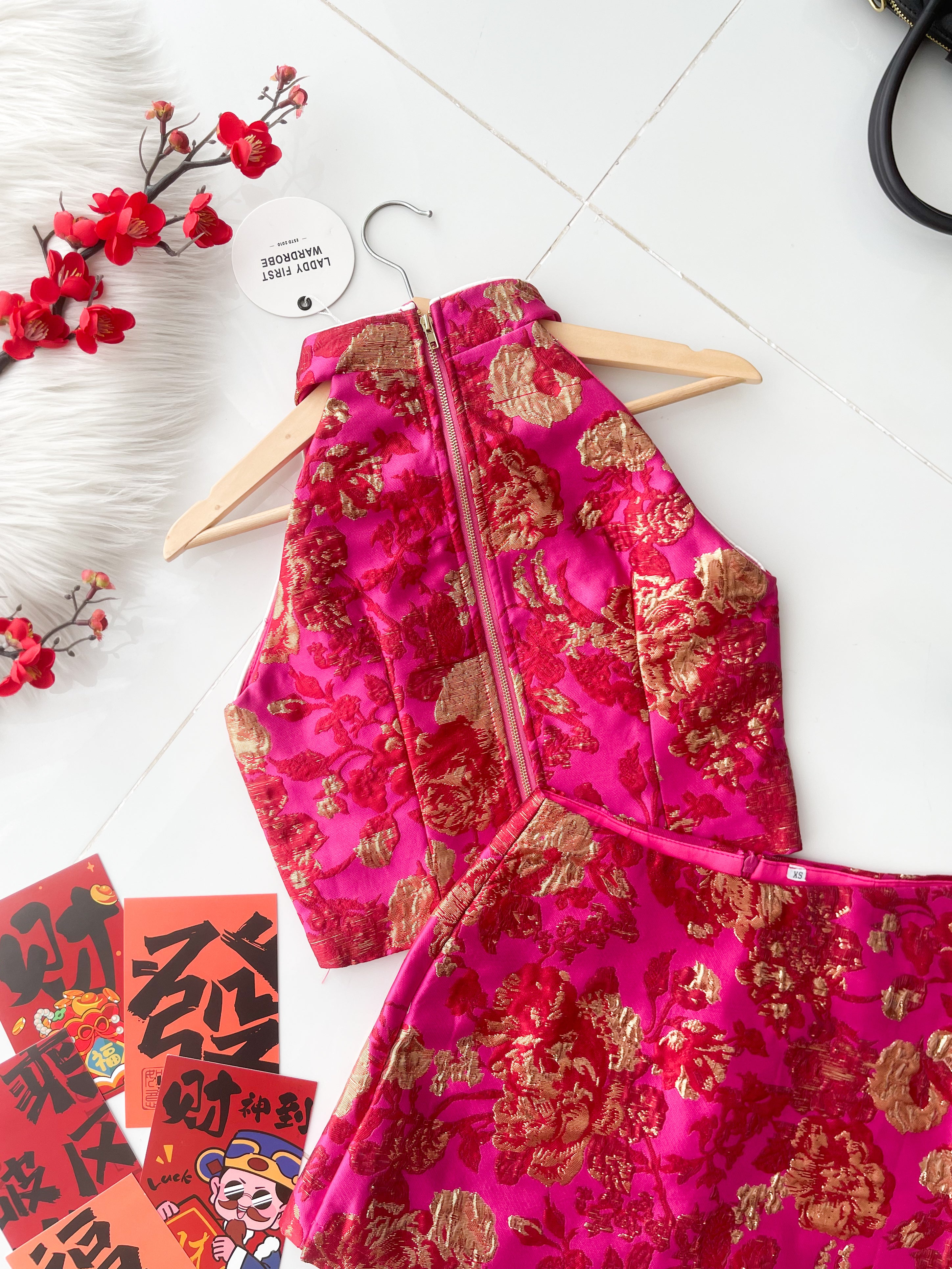 【SS8238802】【LFW独家小圆饼】高品质两件式高端气质金线浮雕提花旗袍套装 CUT IN无袖旗袍上衣➕提花高腰裤裙 ❤️❤️