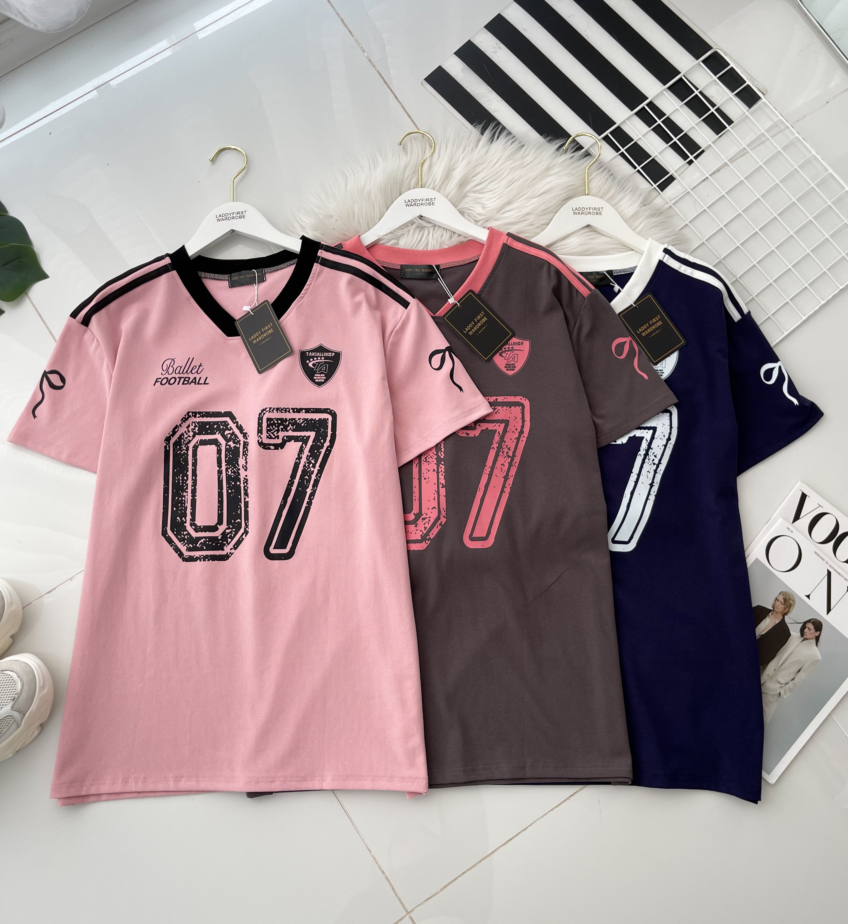 【T14038 / 9013】独家爆款高品质拼色V领纯棉弹力宽松版球衣Oversized 休闲上衣 ❤️❤️
