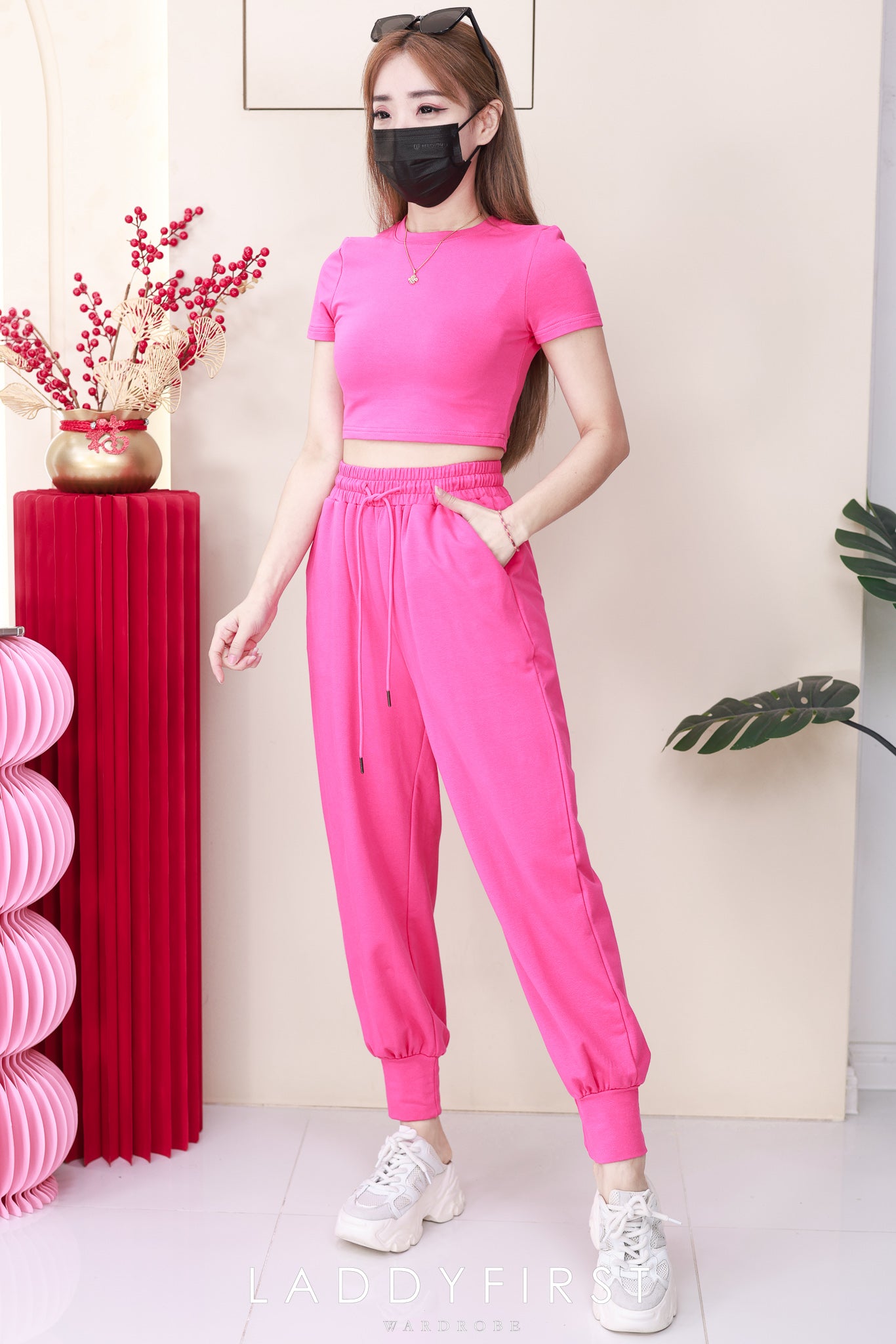 【SS3536】独家爆款高品质两件式多巴胺卫衣绵气质简约休闲套装 圆领短袖短版百搭上衣➕抽绳松紧弹力高腰百搭长裤，有口袋 ❤️❤️