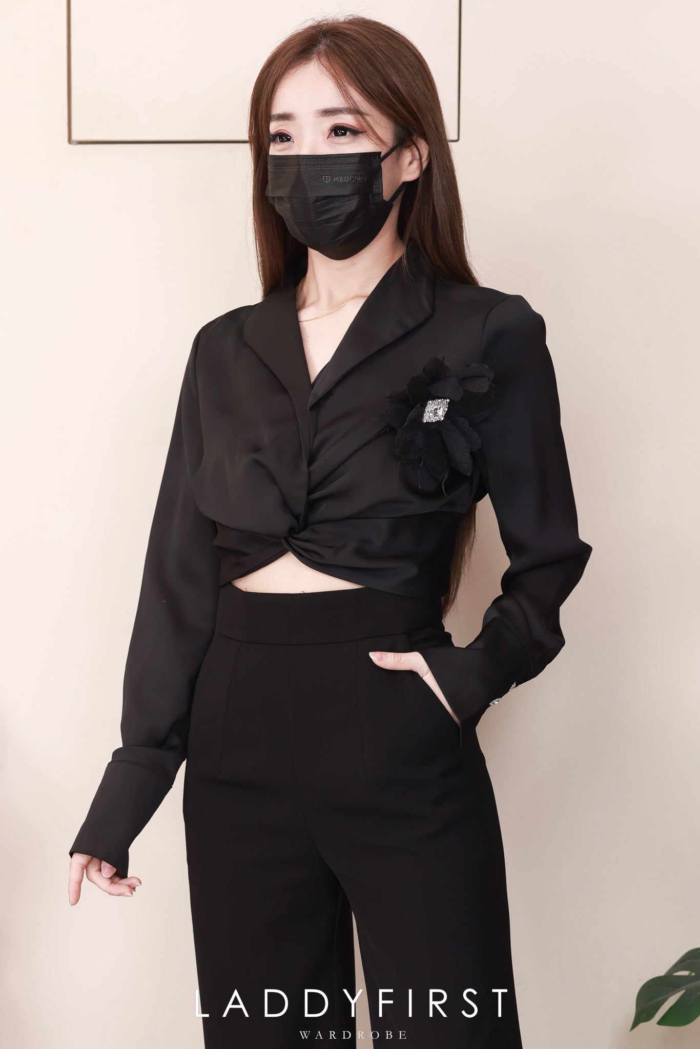 【T25143】高品质V翻领抓交叉设计缎面长袖气质时装上衣 ❤❤【A-R1-C5】