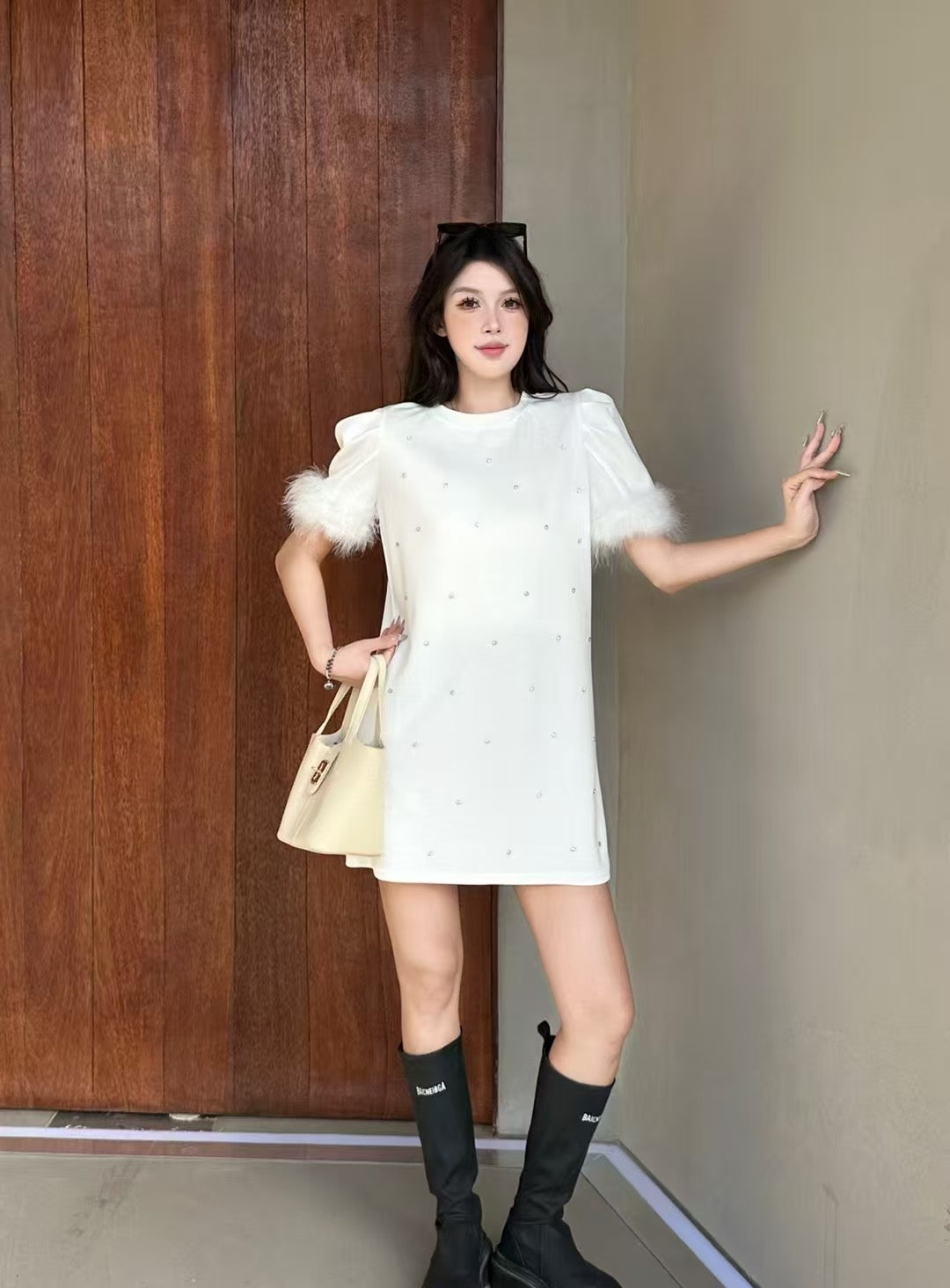 【DG8907】🇨🇳 代购1.0 🇨🇳 高品质镶钻袖子毛毛宽松连身裙子 ❤️❤️