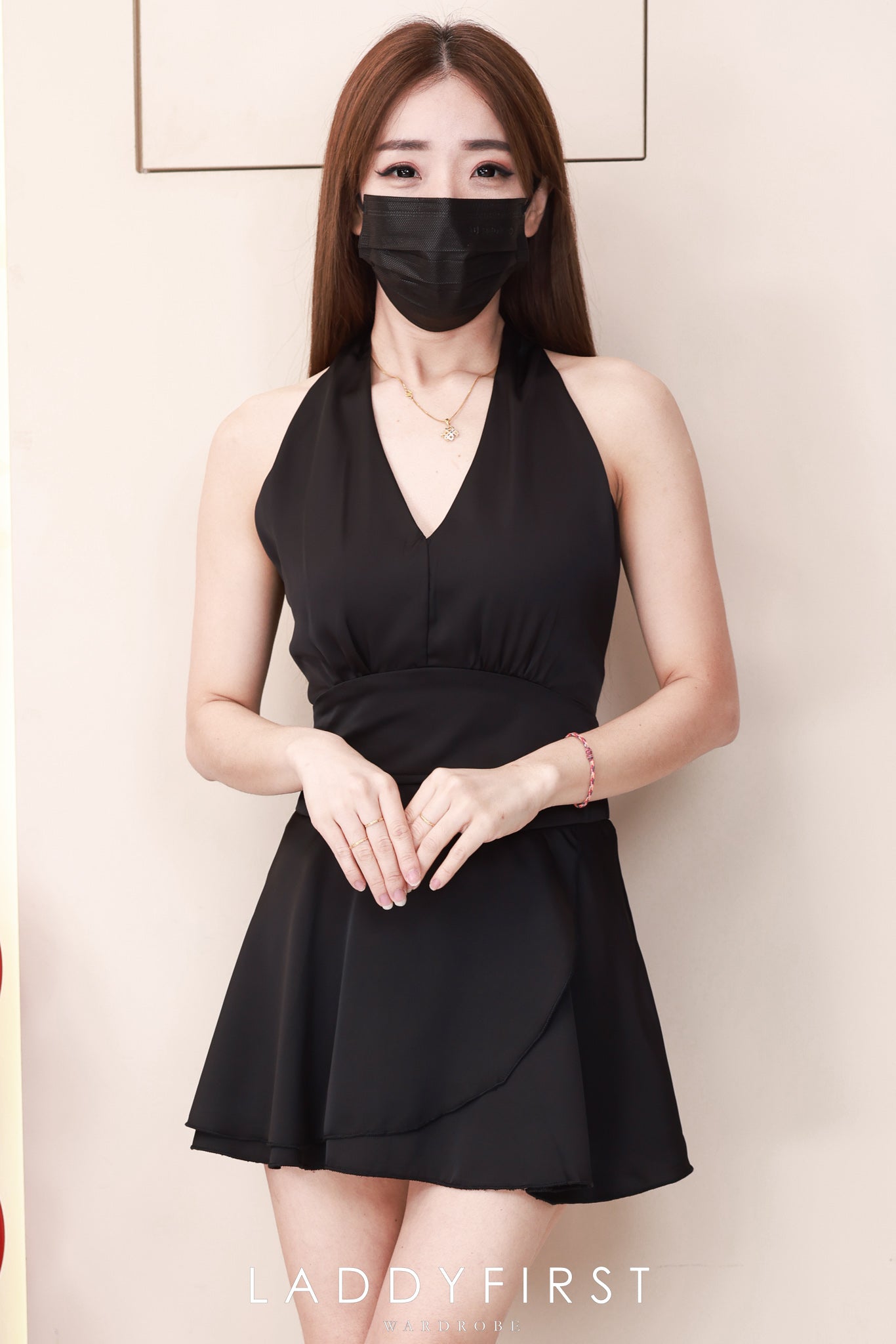 【SS2857】高品质全缎面甜辣女神款套装 V领CUT IN上衣➕荷叶摆高腰裙子，内层有里布短裤 ❤️❤️【A- R1-C2】