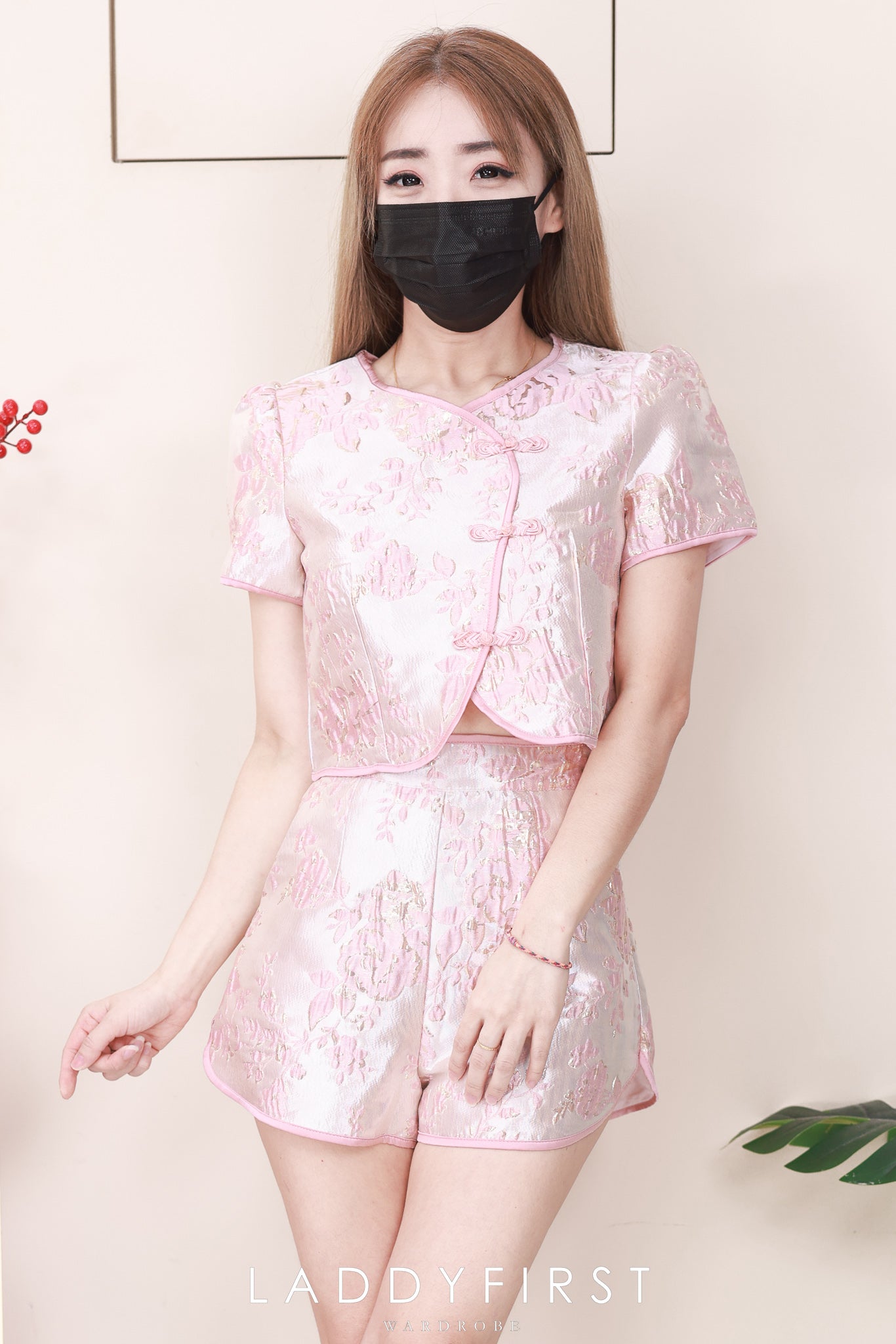 【SS23036】高品质两件式高端气质浮雕提花旗袍套装 短袖提花旗袍上衣➕提花短裤，有口袋❤️❤️