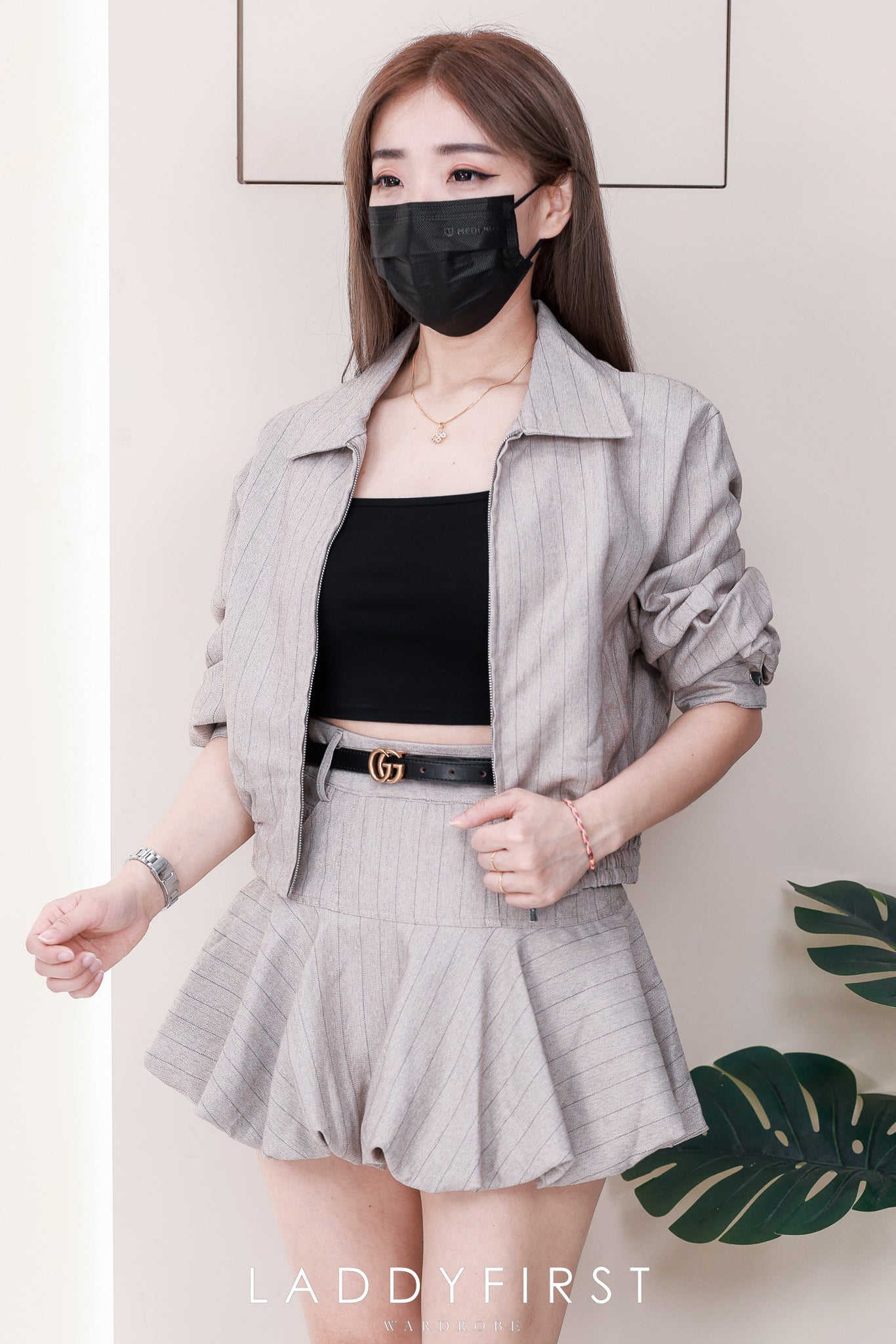 【SS110947】高品质两件式减龄时尚西装套装 宽松翻领长袖上衣外套➕西装高腰花苞裙子，内层有里布短裤 ❤️❤️