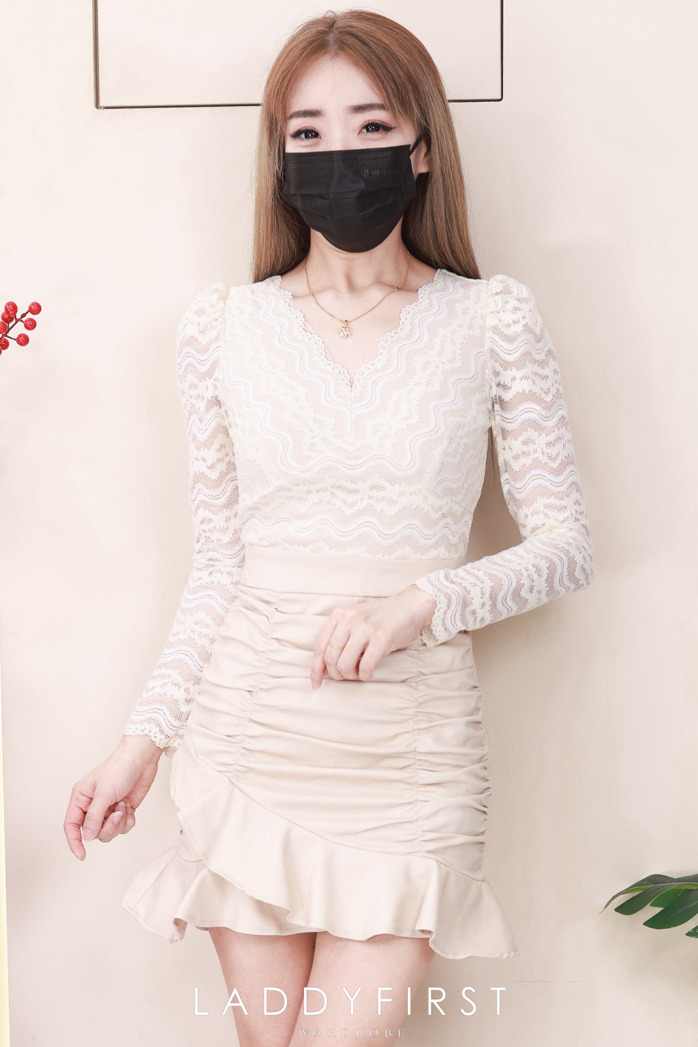 【D3368】【LFW独家小圆饼】高品质蕾丝长袖上衣拼接西装皱褶荷叶摆连身裙子 ❤️❤️