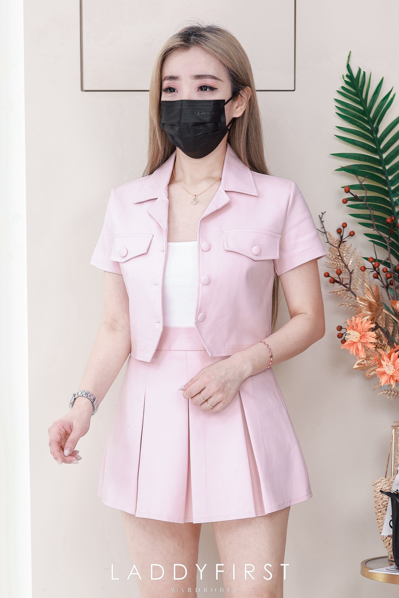【SS9331】LFW独家爆款 高品质两件式欧美减龄款西装时尚百搭套装 西装翻领短袖上衣，可当小外套穿搭➕西装百褶高腰裙子，内层有里布短裤 ❤️❤️