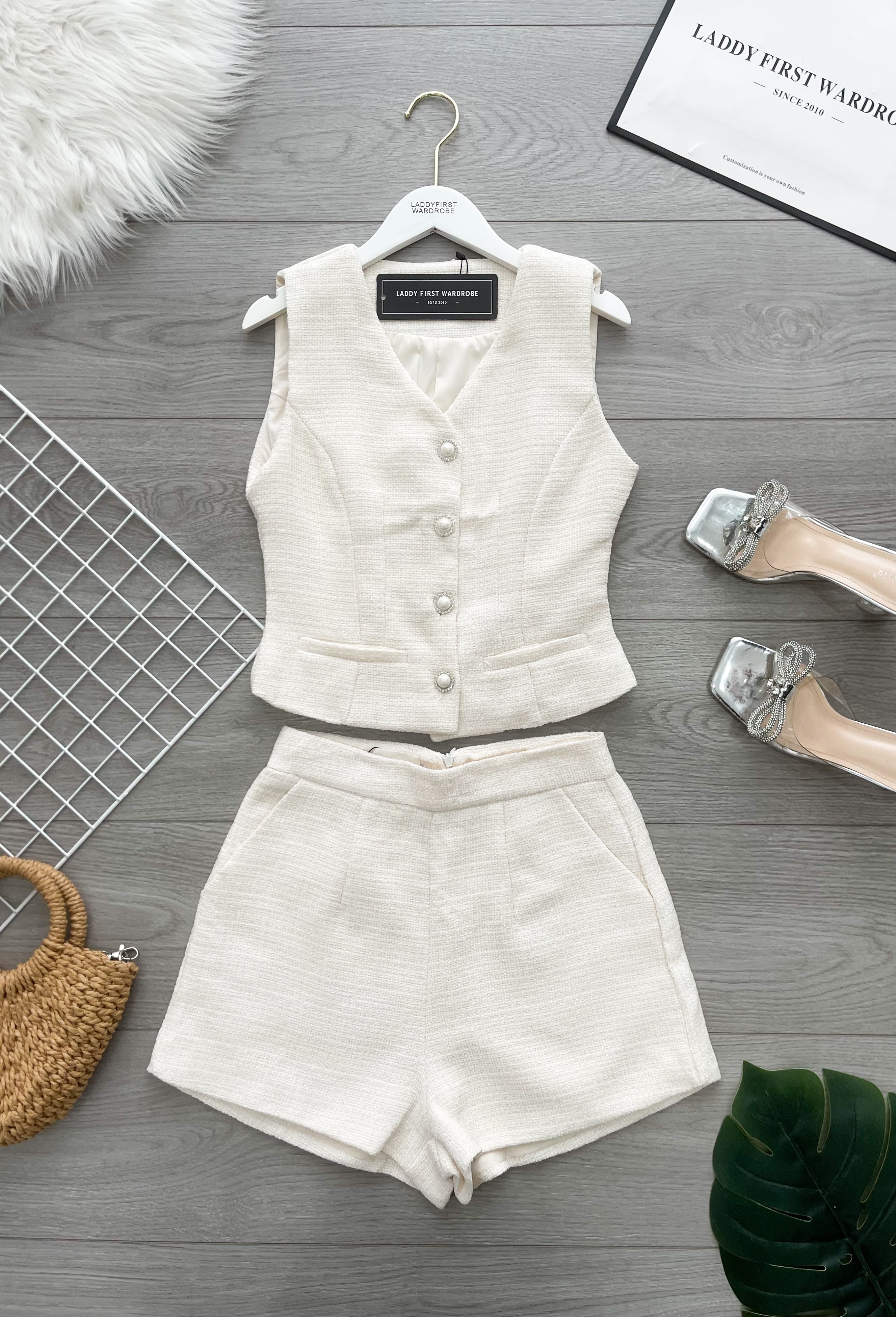 【SS2751】高品质两件式贵气马甲式小香风套装 马甲式小香风上衣➕小香风高腰百搭短裤，有口袋 ❤️❤️