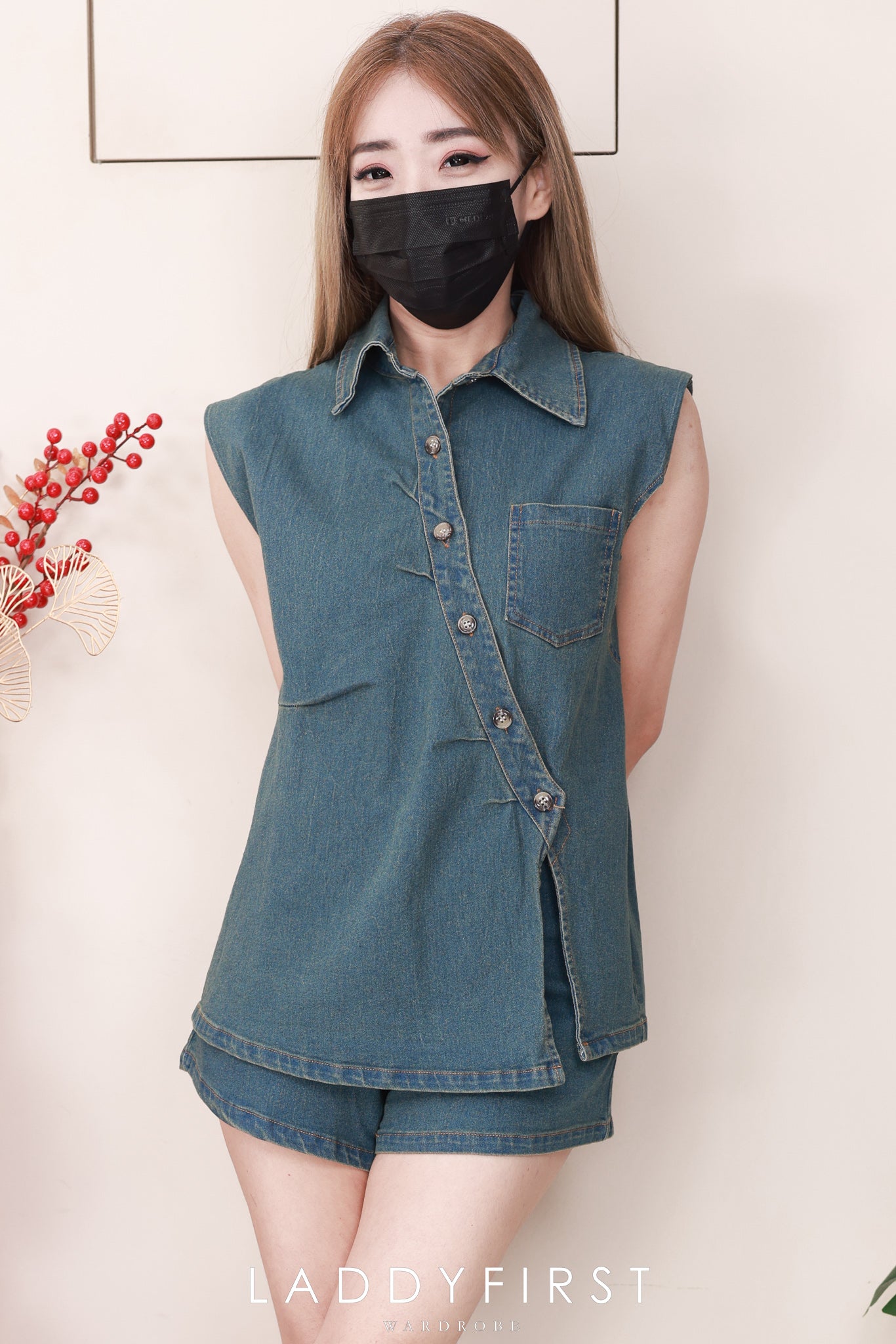 【SS21823 / 16972】高品质两件式夏日减龄洋气牛仔套装 翻领宽松版牛仔上衣➕牛仔高腰百搭短裤，有口袋 ❤️❤️