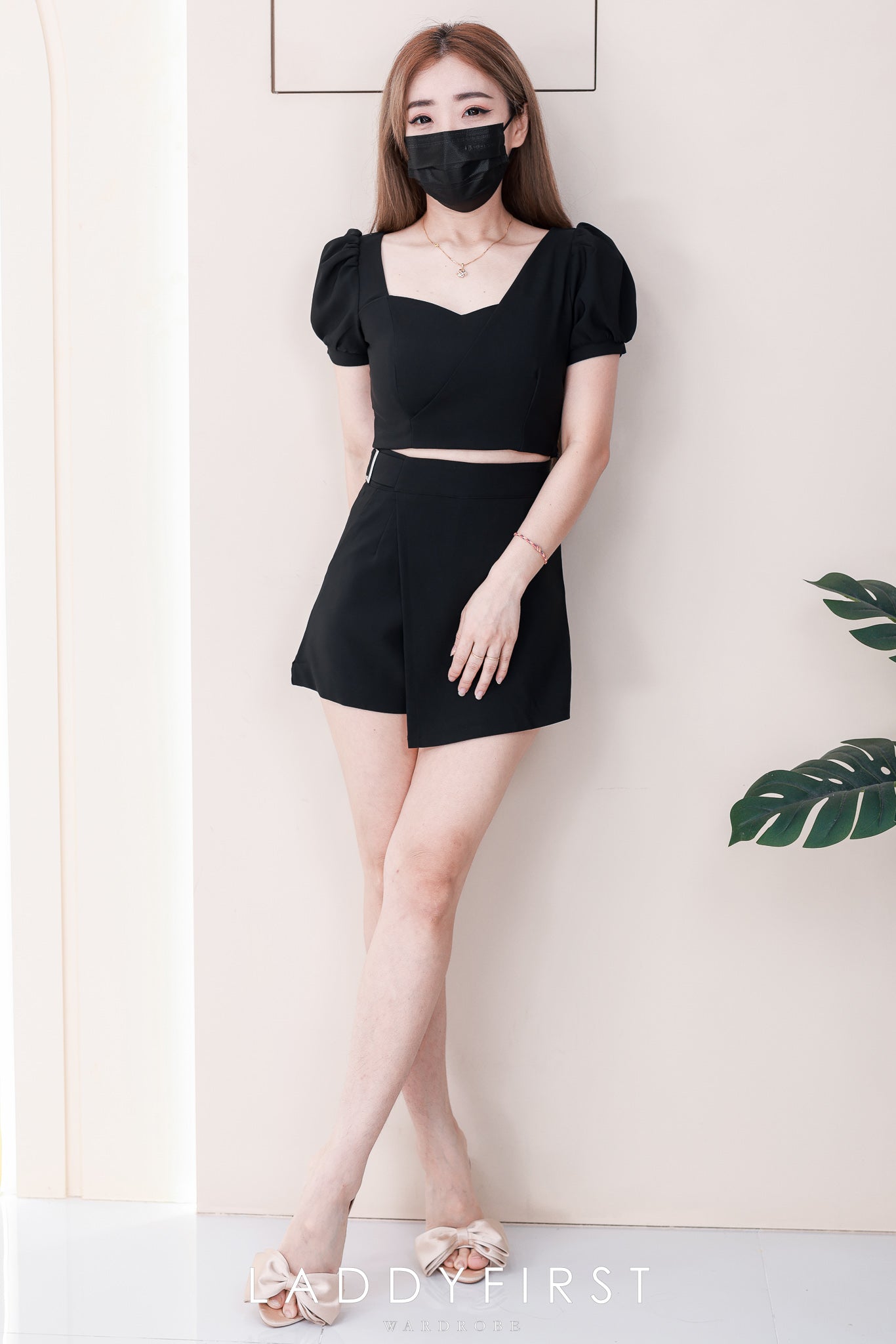 【SS8229691】【LFW独家小圆饼】高品质两件式气质简约西装套装 V领短袖西装上衣➕前裙后裤西装百搭裤裙，有口袋 ❤️❤️