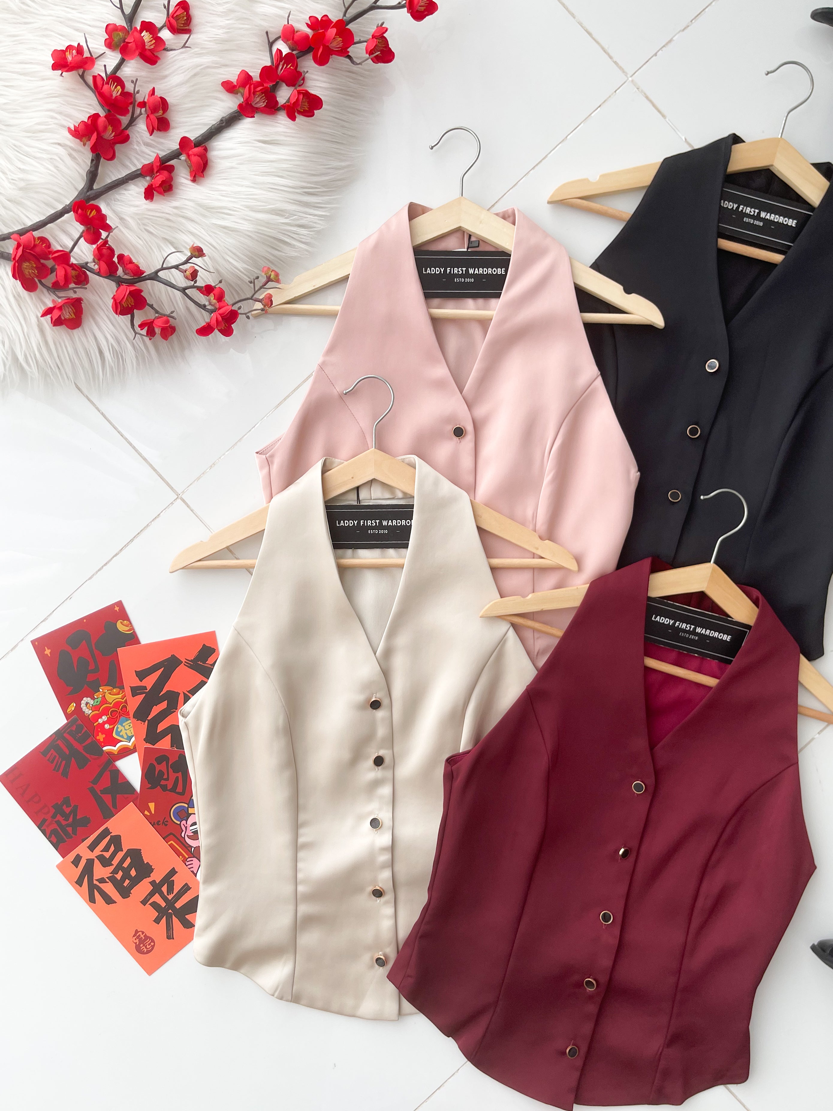 【T2799】高品质御姐风肖肩露锁骨马甲式缎面气质上衣 ❤❤