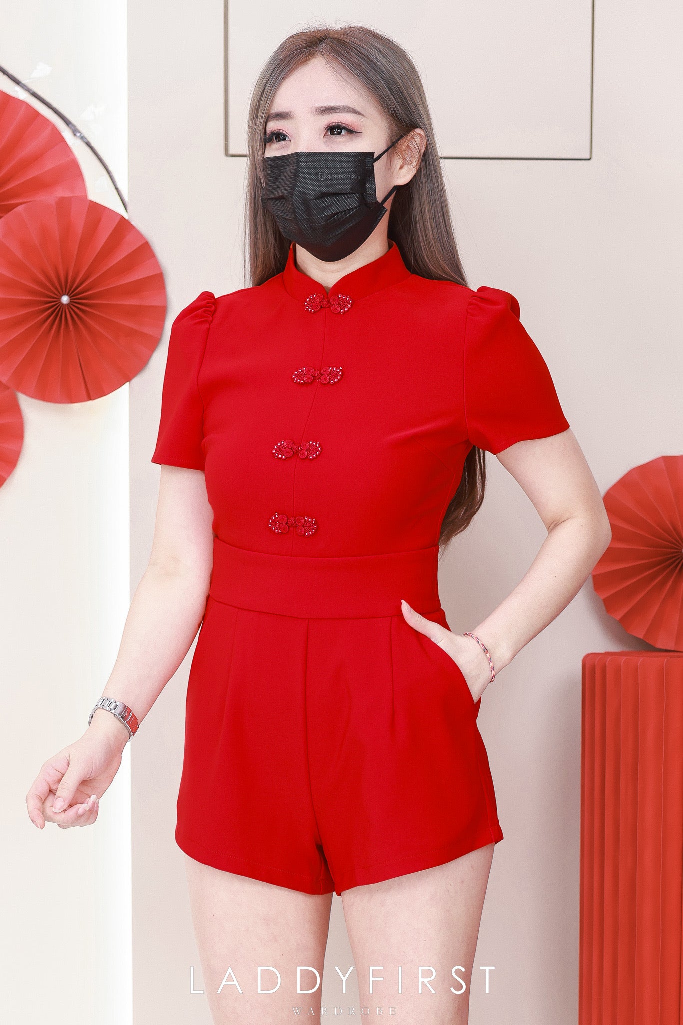 【SS3504】【LFW独家小圆饼】高品质两件式简约时尚西装四面弹唐装旗袍套装 立领盘扣短袖旗袍上衣➕西装高腰百搭短裤，有口袋 ❤️❤️