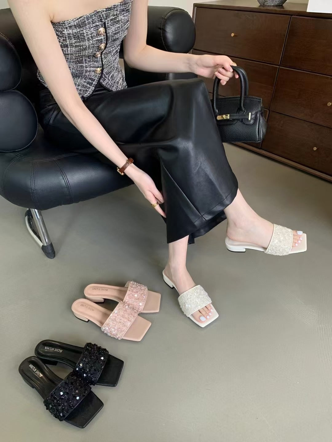 【DG168-1】🔅精选预购款🔅 高级感法式仙女小众低跟方头BLINK亮片小凉拖 ❤️