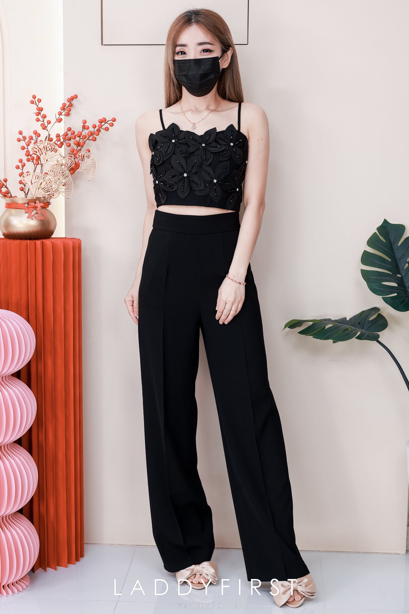 【T14218 / 65208】高品质高级感立体花瓣亮钻短版上衣 ❤❤