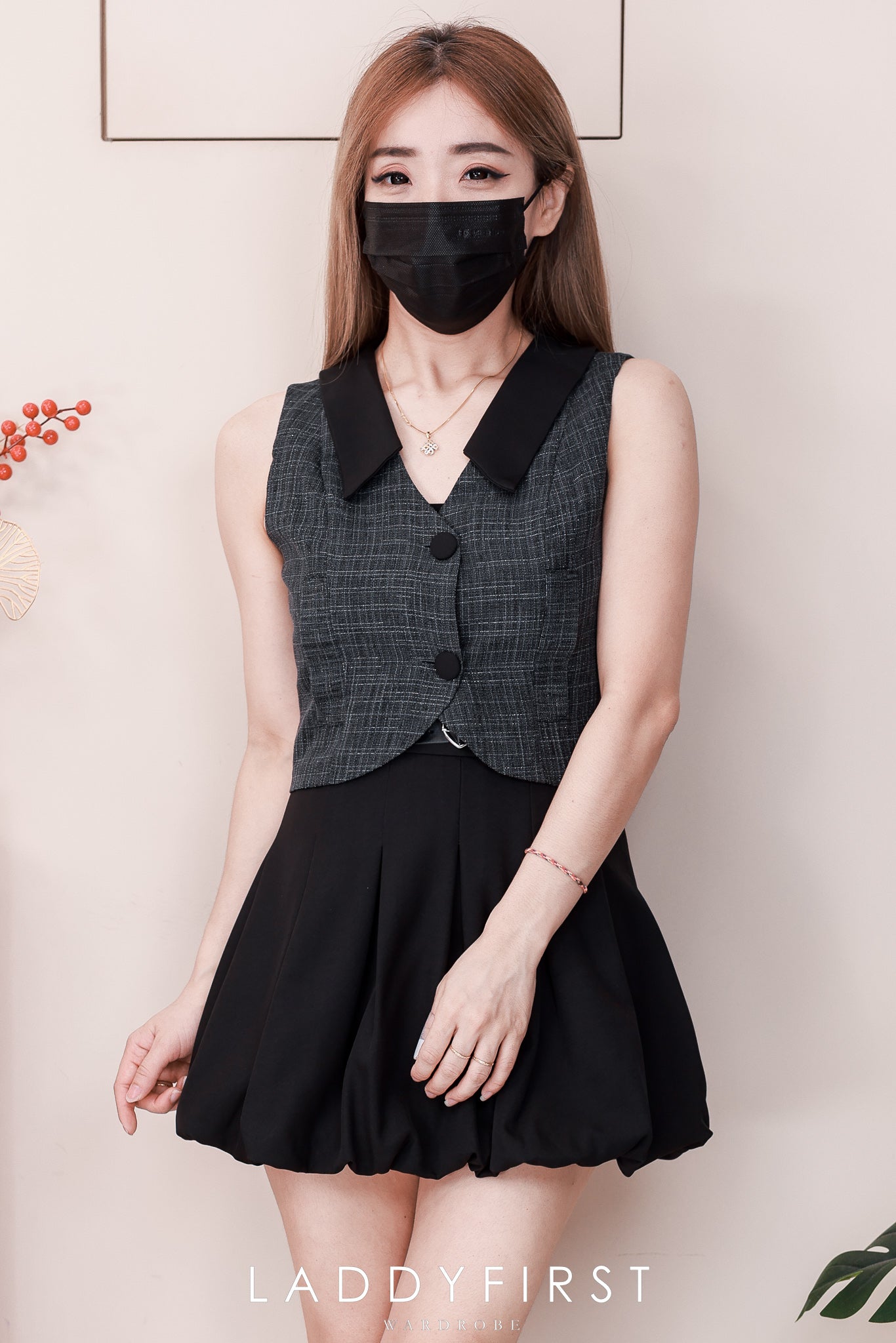 【SS22524】【补厂家现货⚡️⚡️】高品质质两件式韩式时尚套装 翻领小香风上衣➕西装花苞高腰百搭裙子，内层有里布短裤 ❤️❤️