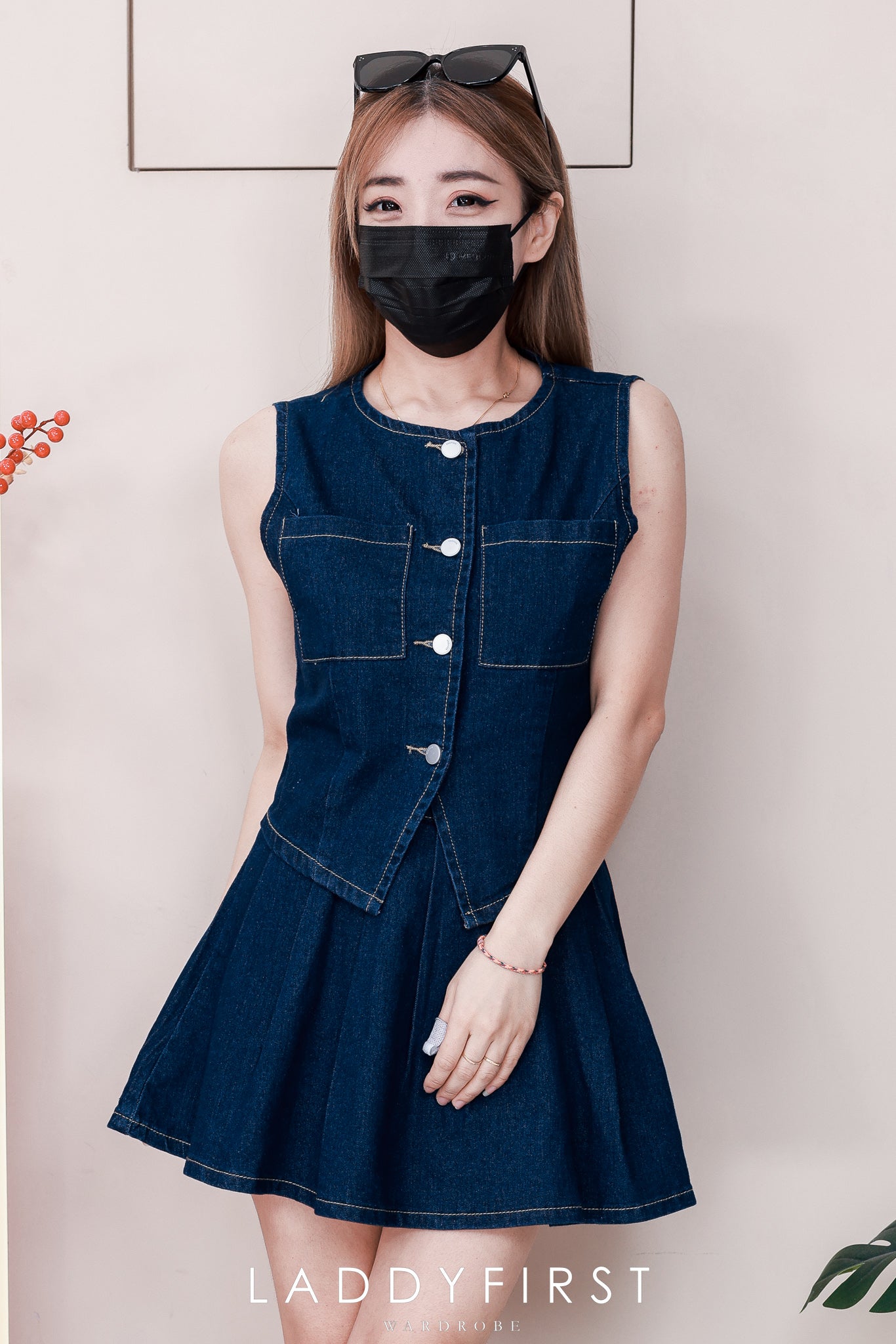 【SS60103】高品质两件式韩系马甲式牛仔套装 马甲式牛仔左右➕百褶牛仔高腰裙子，内层有里布短裤 ❤️❤️