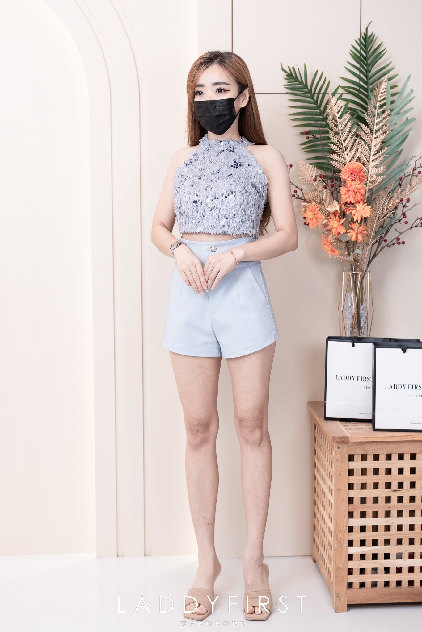 【SS3400】【独家小圆饼】两件式削肩套装 ,  鸵鸟毛拼接亮片Cut In上衣 ➕ 西装锦棉高腰显瘦短裤 , 有口袋【A-R2-C5】