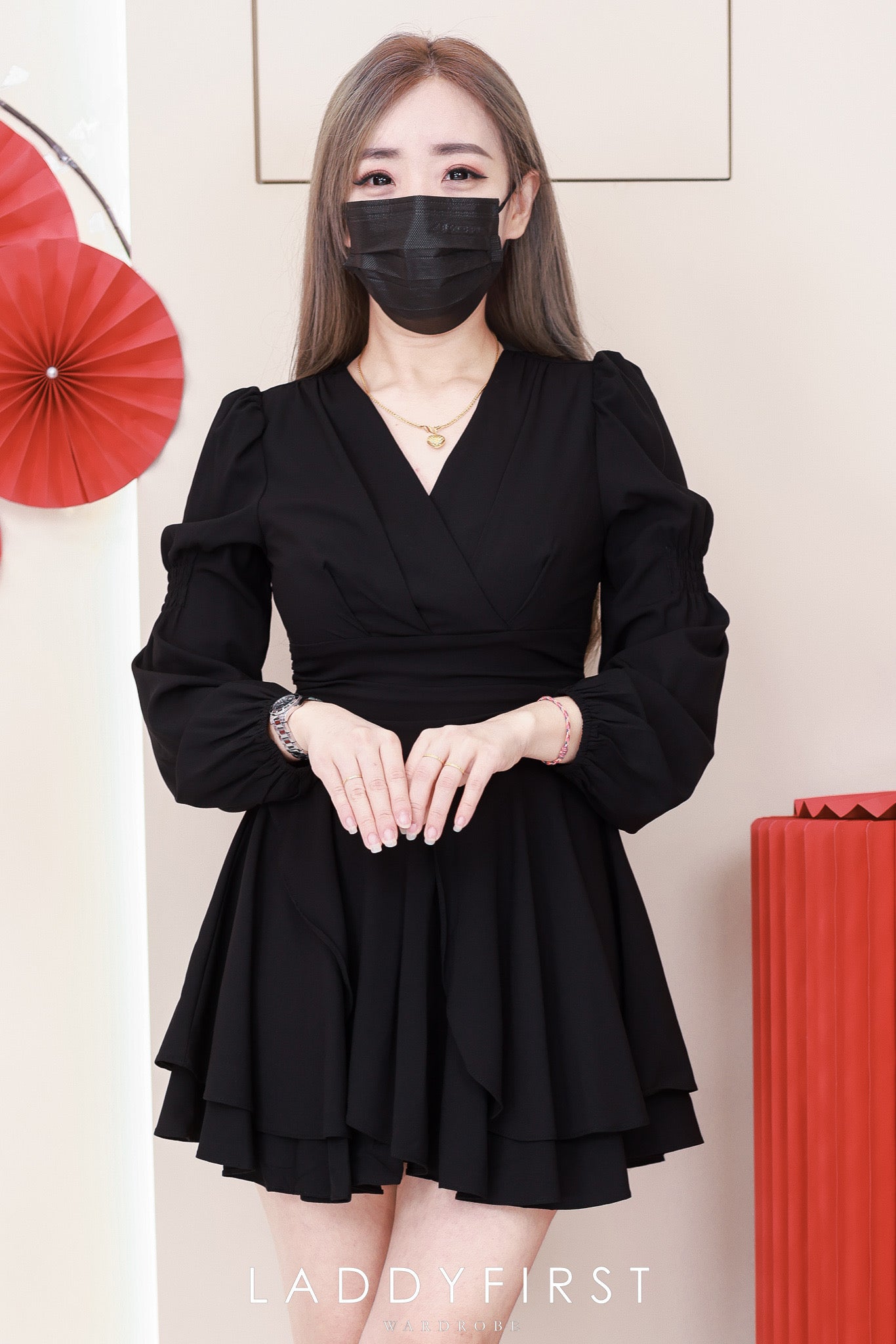 【D3487】【LFW独家小圆饼】独家爆款高品质名媛千金高级V领长袖不规则层次感连身裙子，内层有里布短裤 ❤️❤️【B-R3-C6】