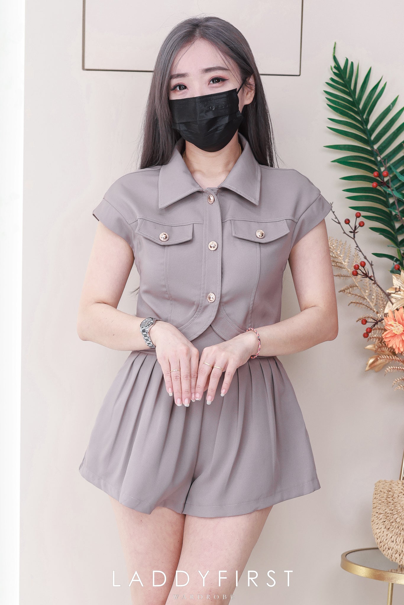 【SS3517】【LFW独家小圆饼】高品质两件高端气质西装时尚百搭套装 翻领出袖西装上衣➕百褶宽腿高腰百搭短裤，有口袋 ❤️❤️