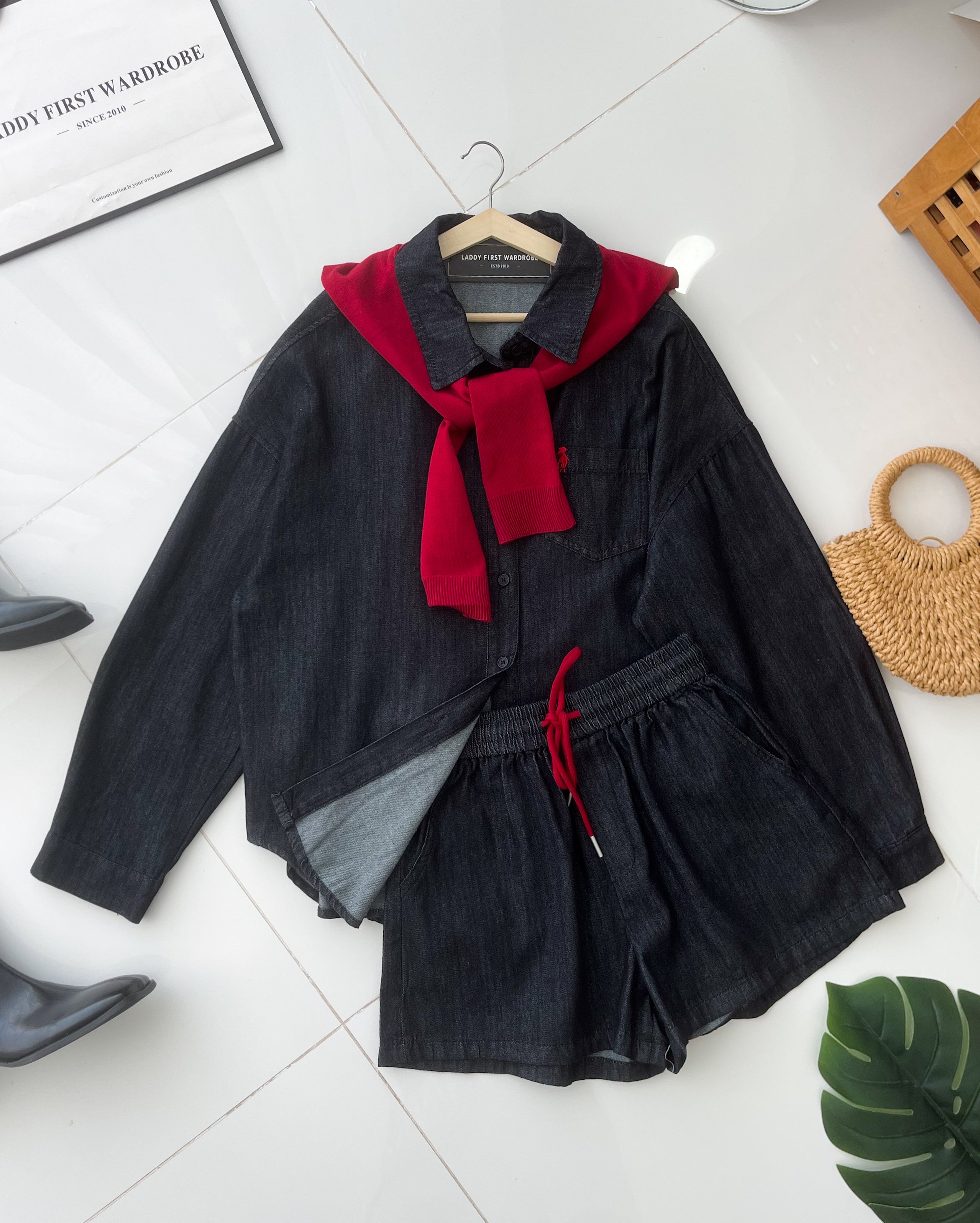 【SS8620】高品质两件式韩式牛仔简约休闲百搭套装 翻领长袖牛仔上衣➕松紧腰弹力牛仔短裤，有口袋 ❤️❤️