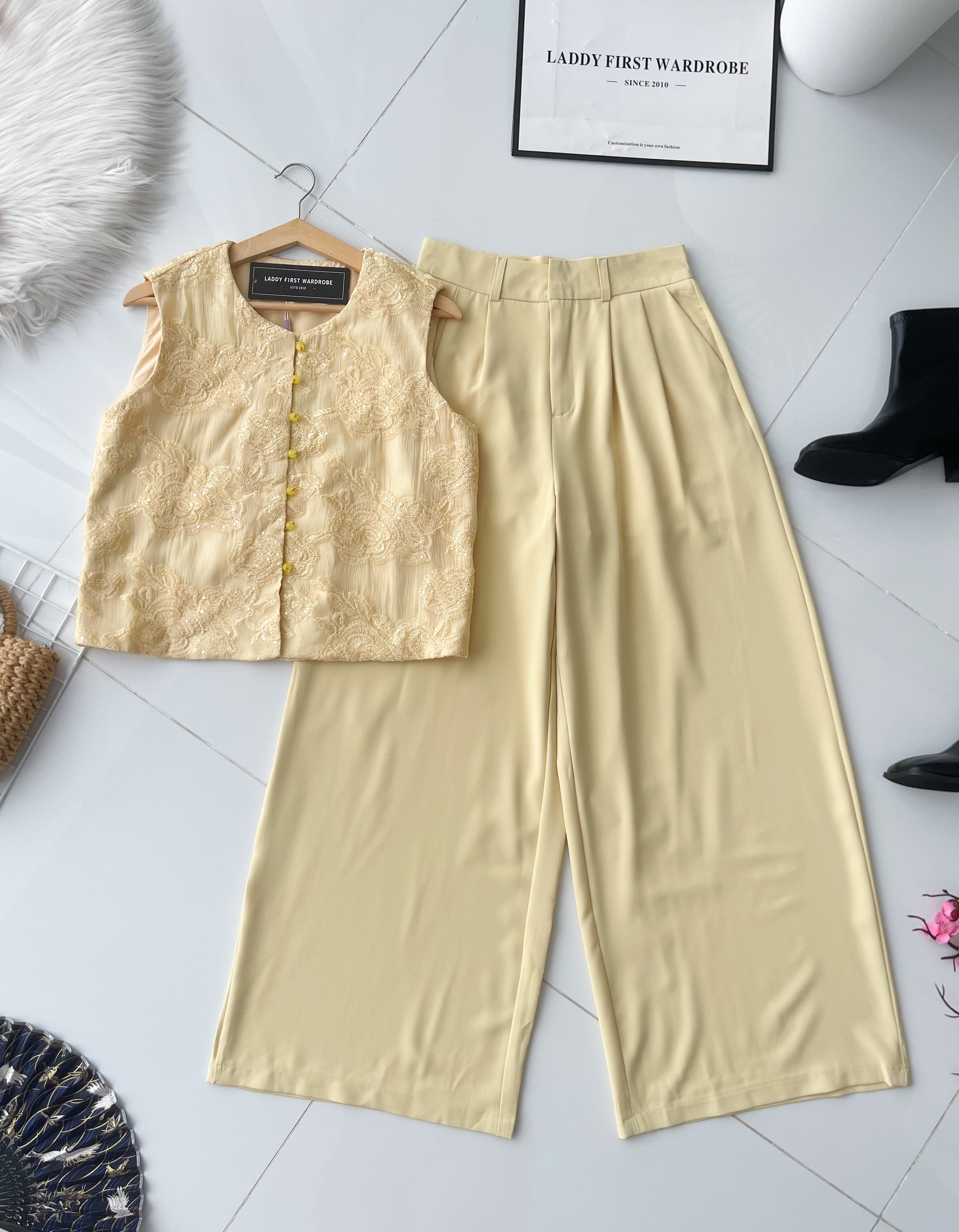 【SS21828 / 65230】高品质两件式高端大气气质优雅旗袍套装 网纱绣花宽松版上衣➕西装垂感阔脚高腰长裤，有口袋 ❤️❤️