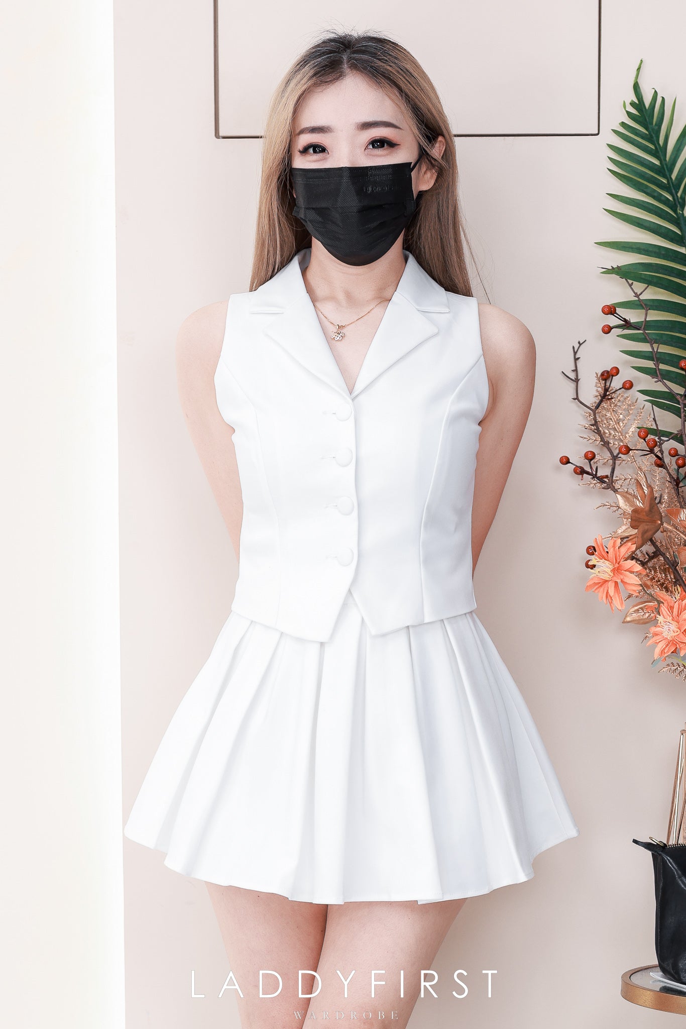 【SS21661 / 37372】高品质两件式韩系减龄马甲式时尚西装套装 V另翻边无袖上衣➕西装百褶高腰裙裙子，内层有里布短裤 ❤️❤️