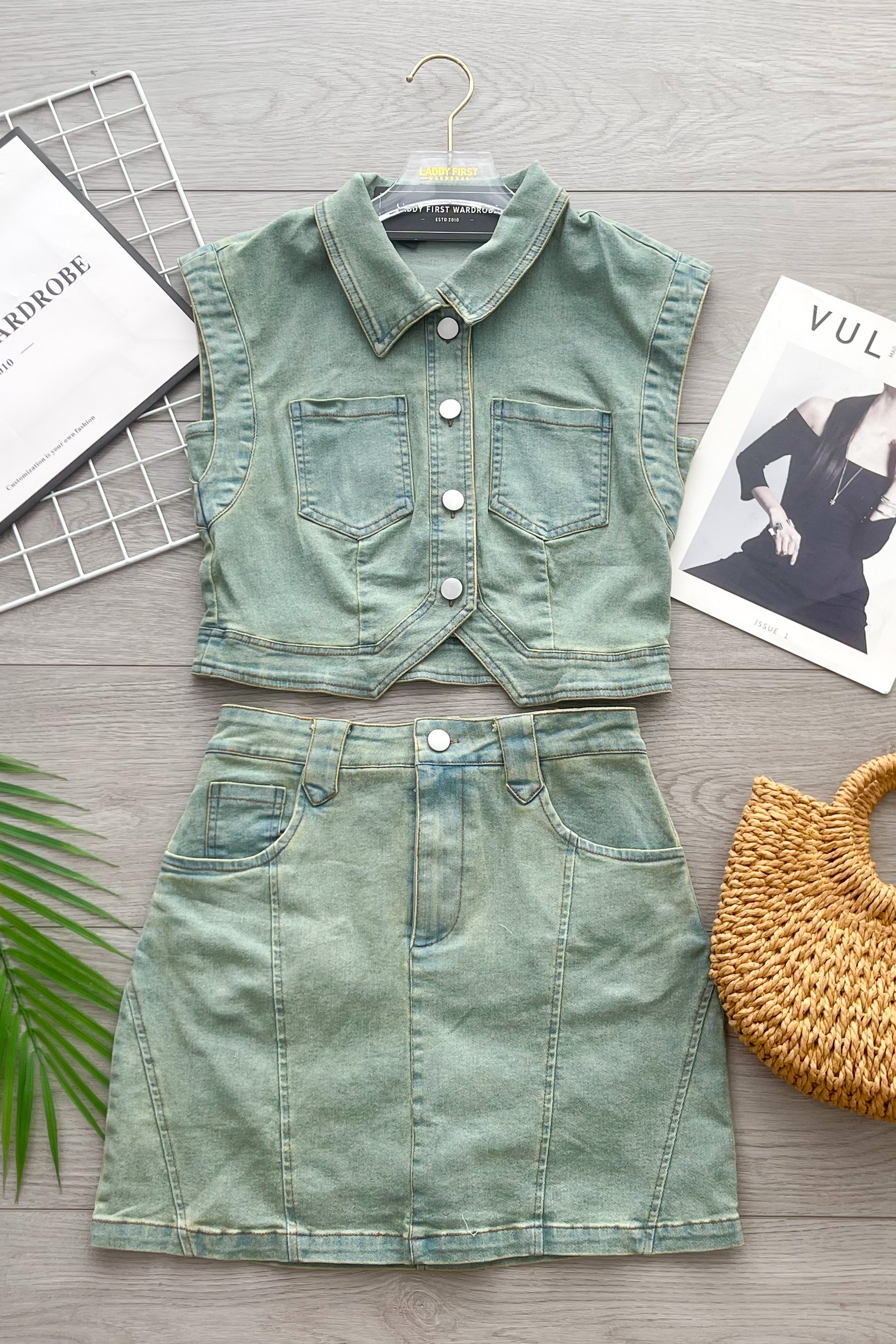 【SS21734 / 19783】高品质两件式韩系COTTON JEANS牛仔时尚套装 翻领出袖牛仔上衣➕A字牛仔高腰百搭裙子，内层有里布短裤，有口袋 ❤️❤️