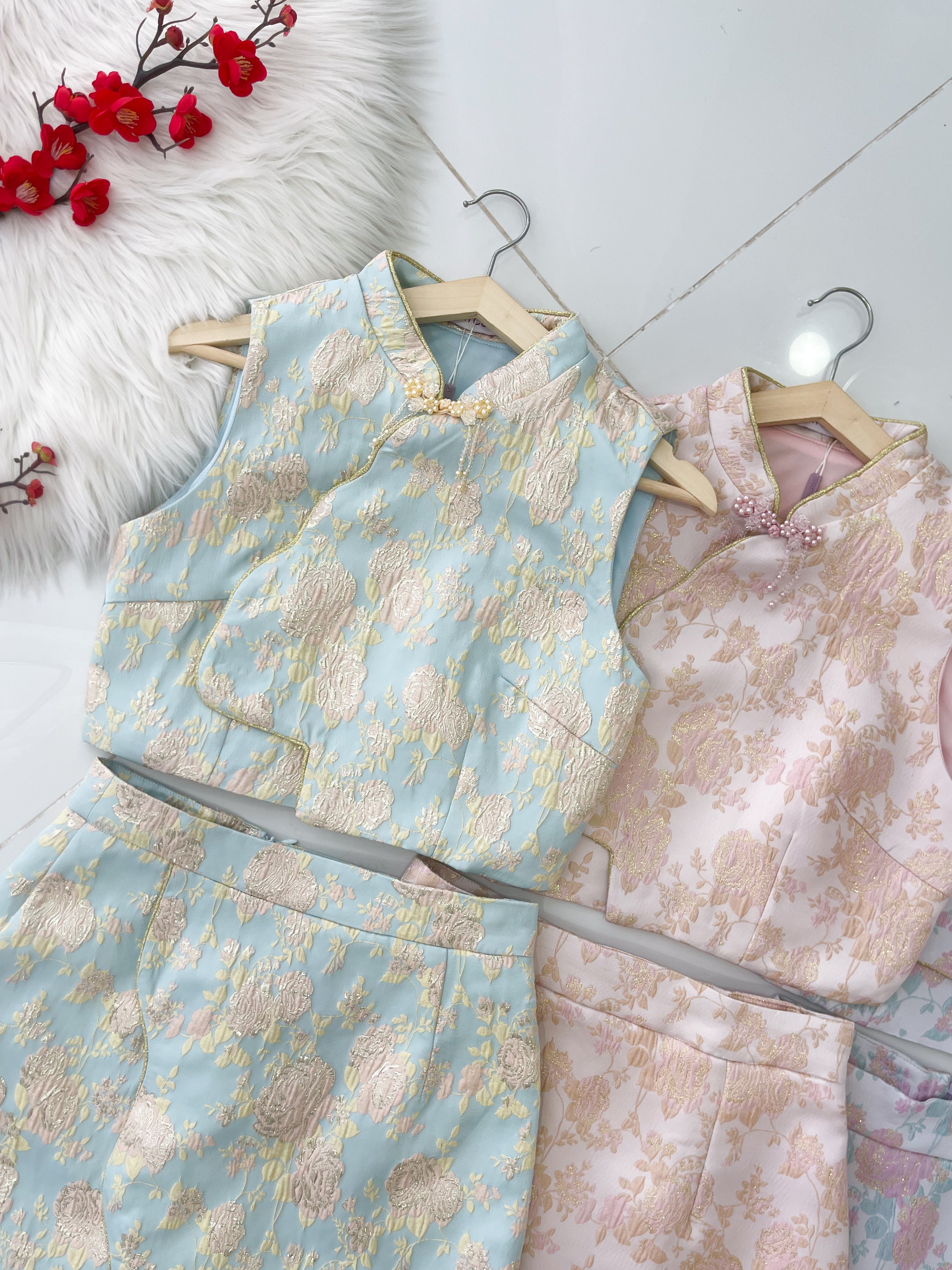 【SS21817 / 65178】高品质两件式高端气质国风新中式提花旗袍套装 无袖提花旗袍上衣➕A字旗袍高腰裙子，内层有里布短裤 ❤️❤️