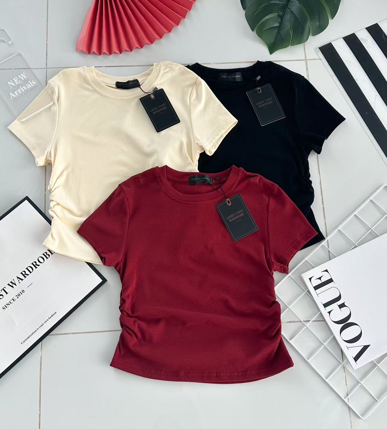【T1061-1】🧧 宠粉福利回馈 🧧  独家爆款高品质纯棉弹力圆领短袖简约日常百搭款上衣，两侧收腰设计 #衣柜必入手百搭款 ❤❤