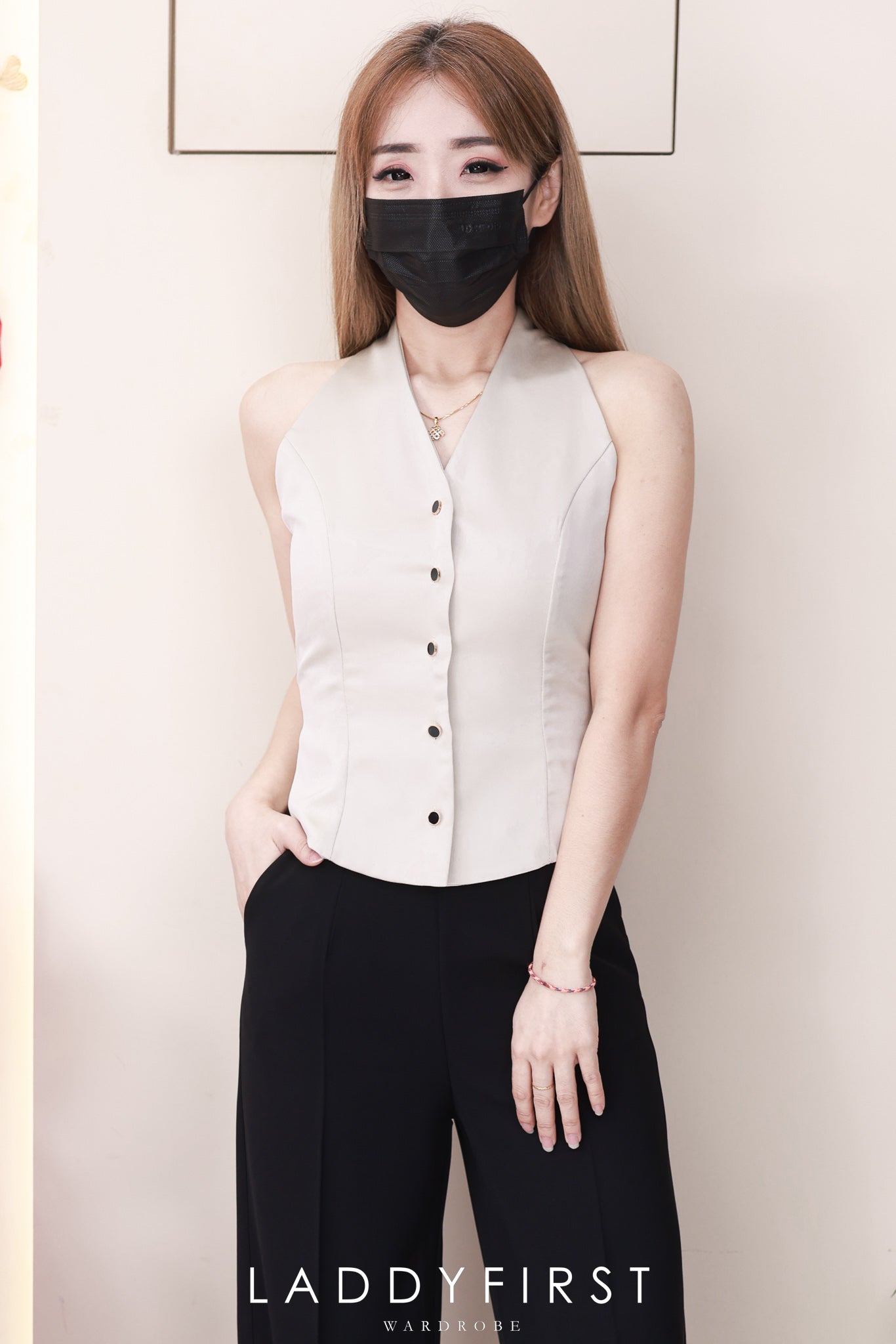 【T2799】高品质御姐风肖肩露锁骨马甲式缎面气质上衣 ❤❤