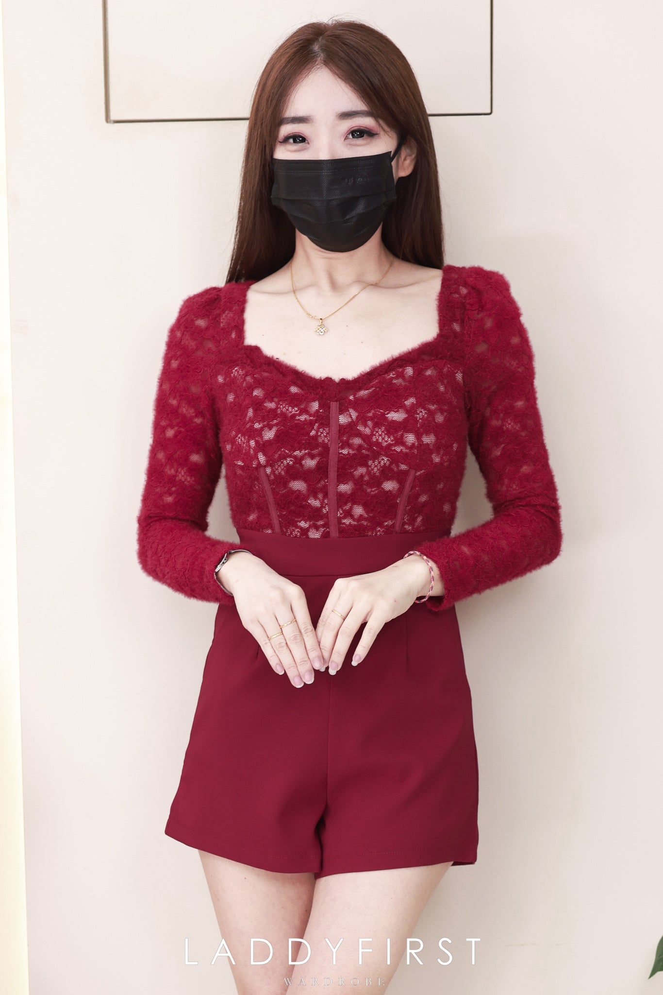 【D8229601】🧧 宠粉福利回馈 🧧【LFW独家小圆饼】高品质蕾丝绣花长袖上衣拼接西装连身短裤，有口袋 ❤️❤️【E-R2-C2】