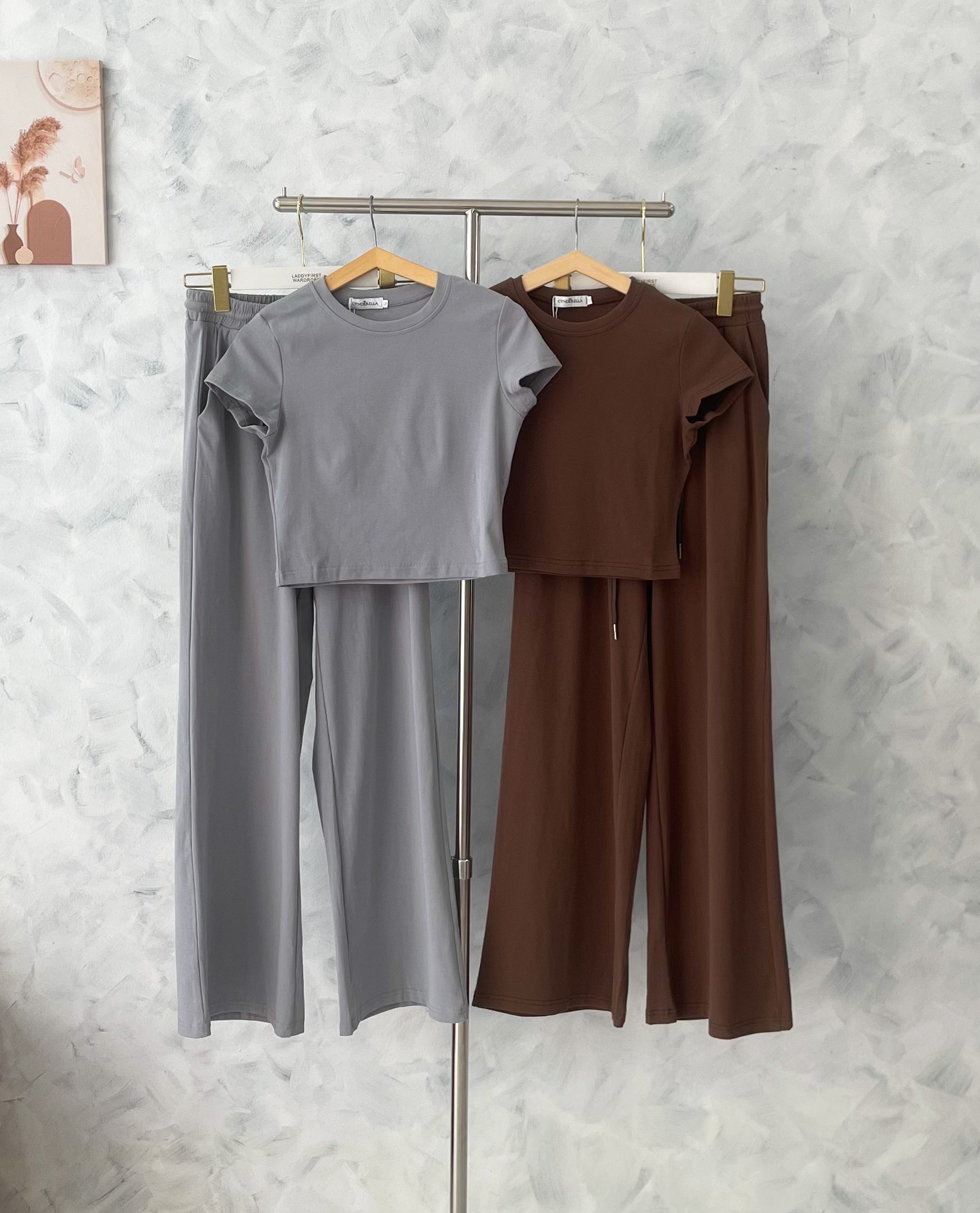 【SS21830 / 3453】高品质两件式纯棉弹力简约休闲百搭套装 纯棉弹力百搭上衣➕松紧腰弹力休闲百搭长裤，有口袋 ❤️❤️