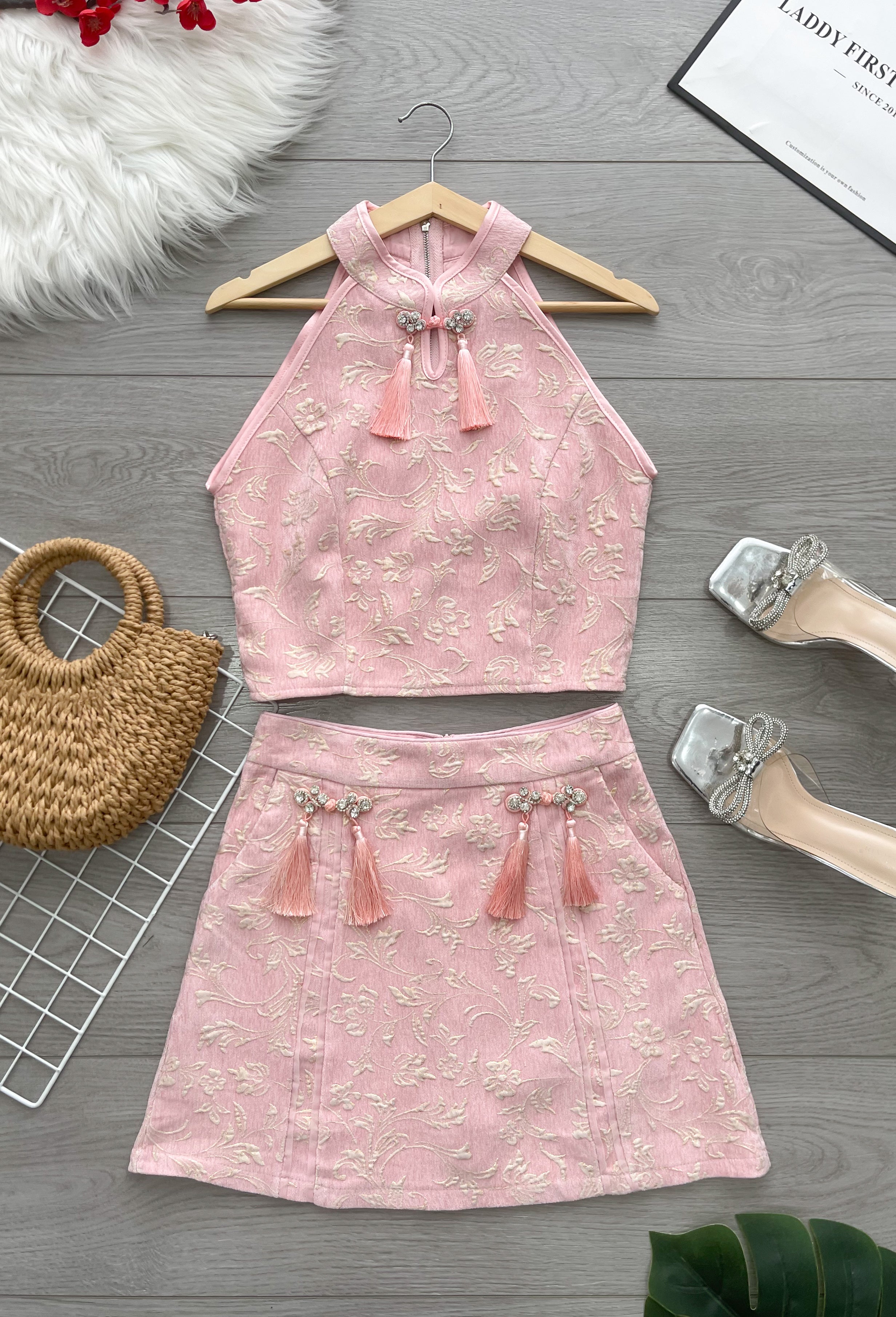 【SS6857】高品质两件式可盐可甜国风新中式提花旗袍套装 CUT IN提花旗袍上衣➕提花高腰裙子，内层有里布短裤有口袋 ❤️❤️