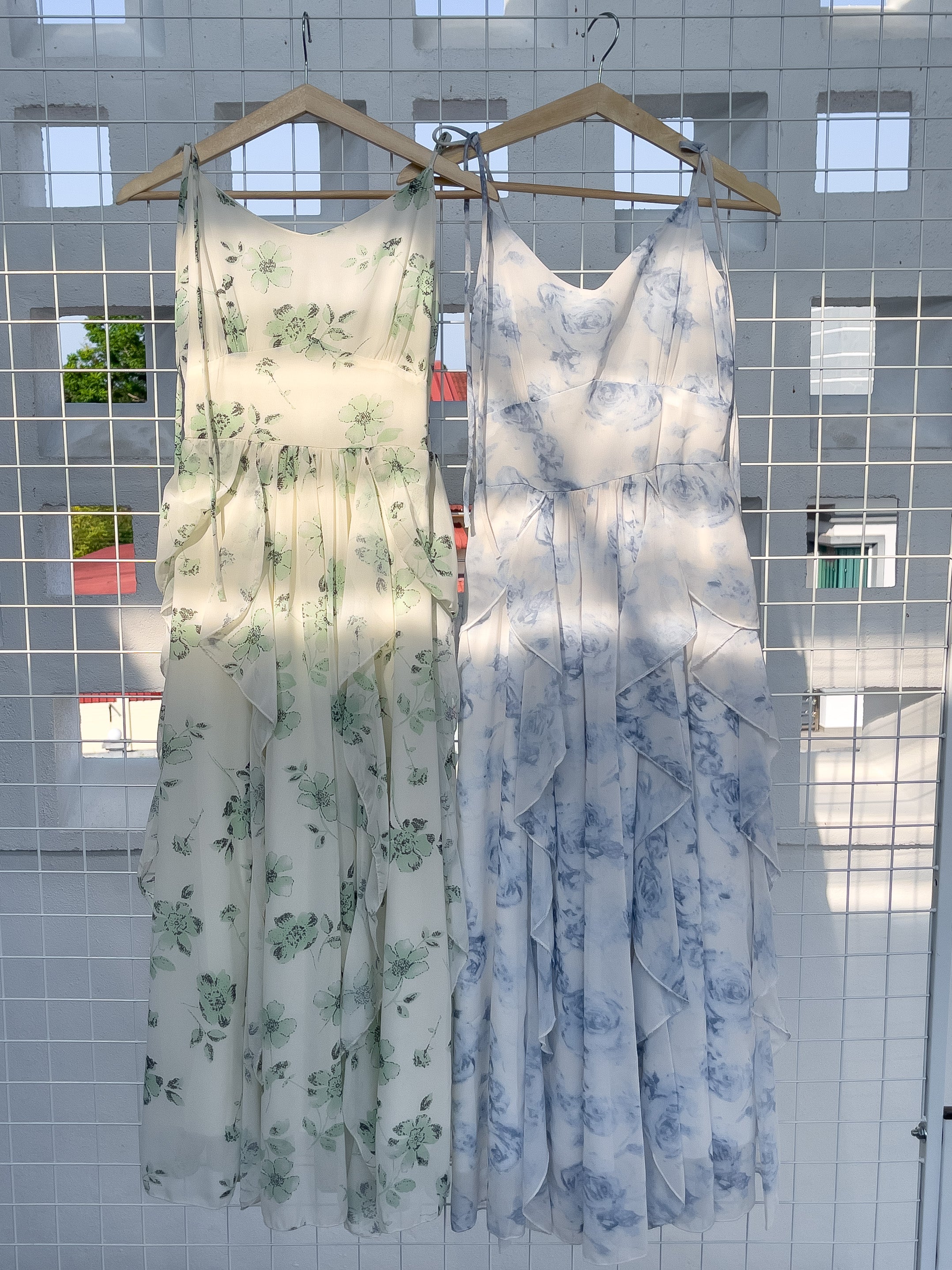 【D7820】V领超仙雪纺荷叶网纱肩带无袖碎花连身裙子，后副伸缩弹力