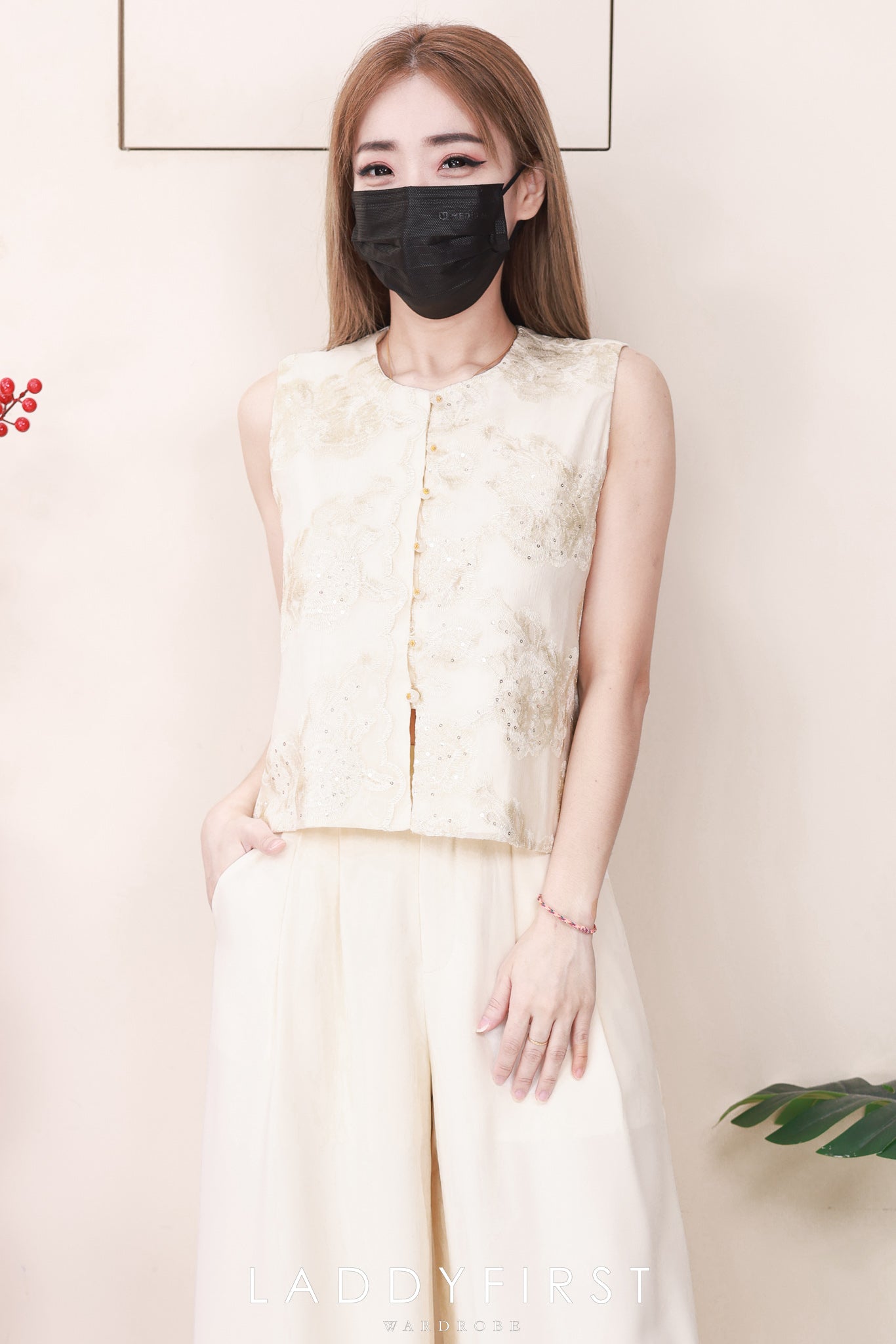 【SS21828 / 65230】高品质两件式高端大气气质优雅旗袍套装 网纱绣花宽松版上衣➕西装垂感阔脚高腰长裤，有口袋 ❤️❤️