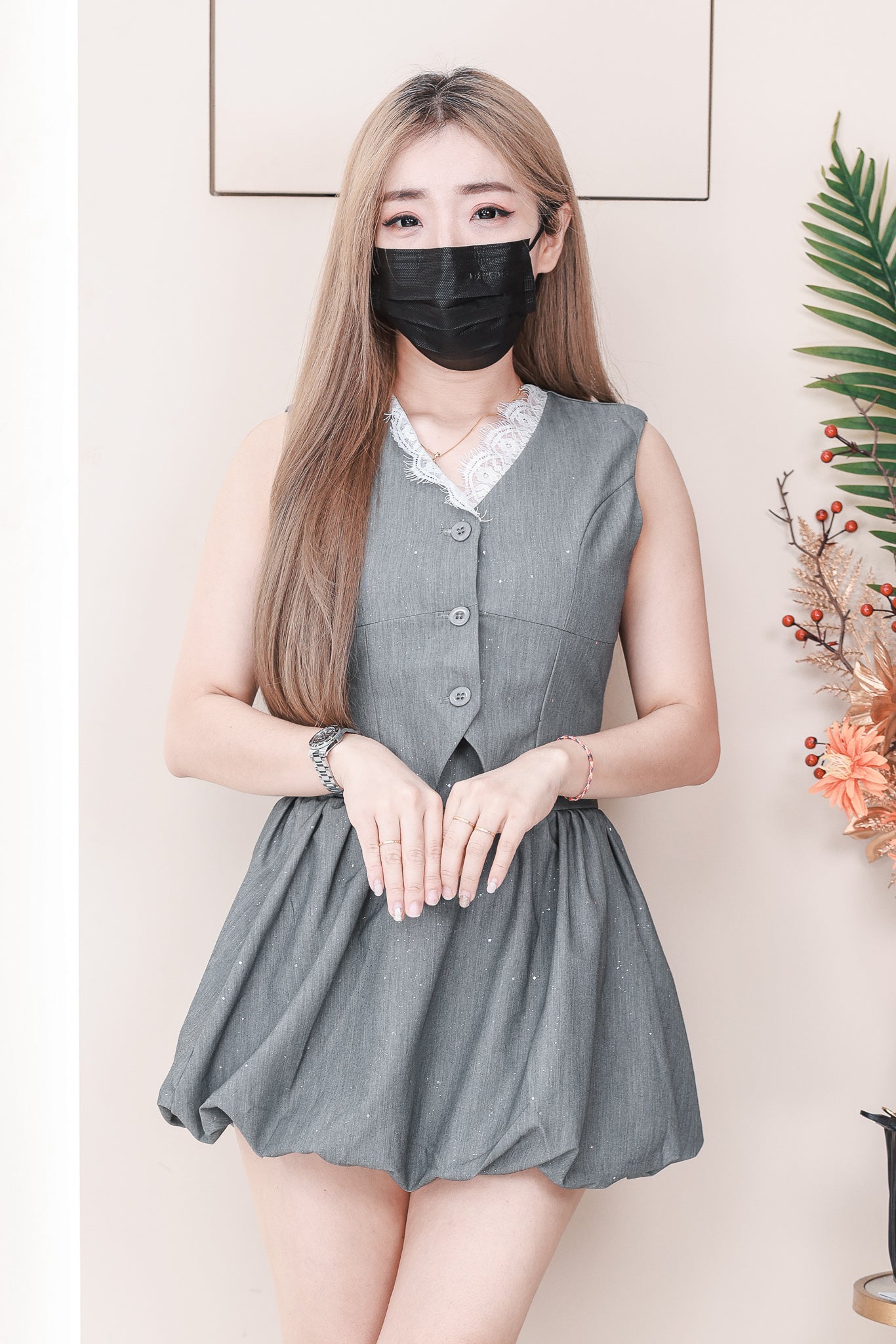 【SS12940】高品质两件式甜美韩式时尚套装 马甲式拼接V领蕾丝上衣➕花苞高腰裙子，内层有里布短裤 ❤️❤️