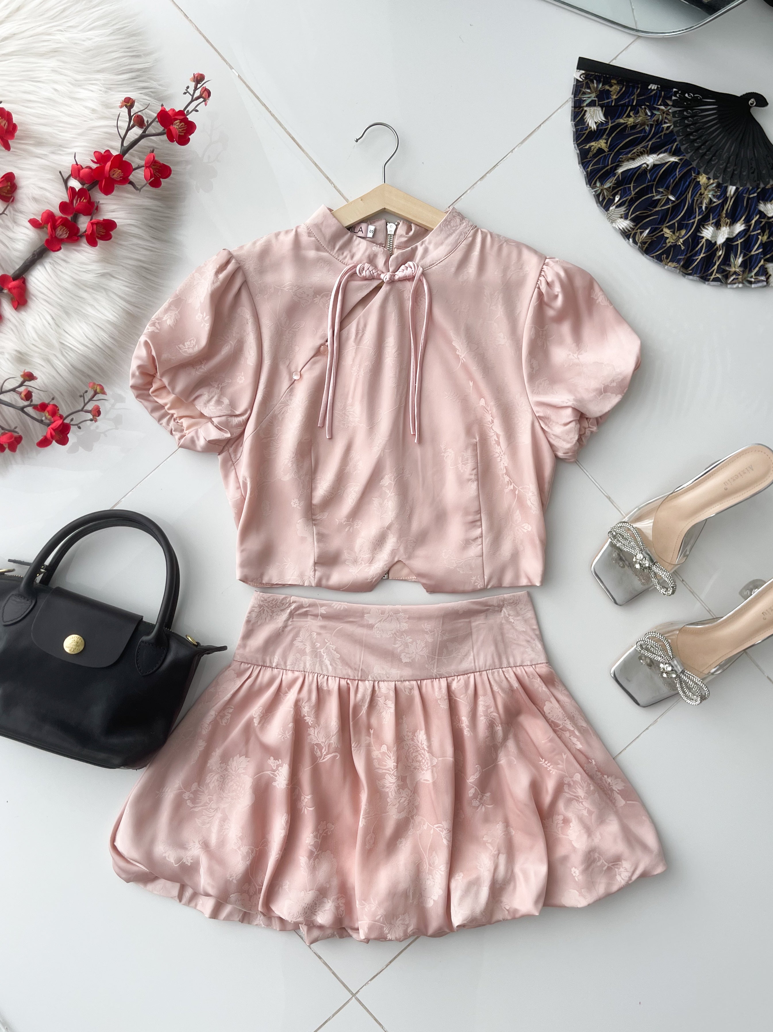 【SS21782 / 19757】高品质两件式滑面缎面新中式花苞旗袍套装 泡泡袖旗袍上衣➕花苞高腰裙子，内层有里布短裤 ❤️❤️