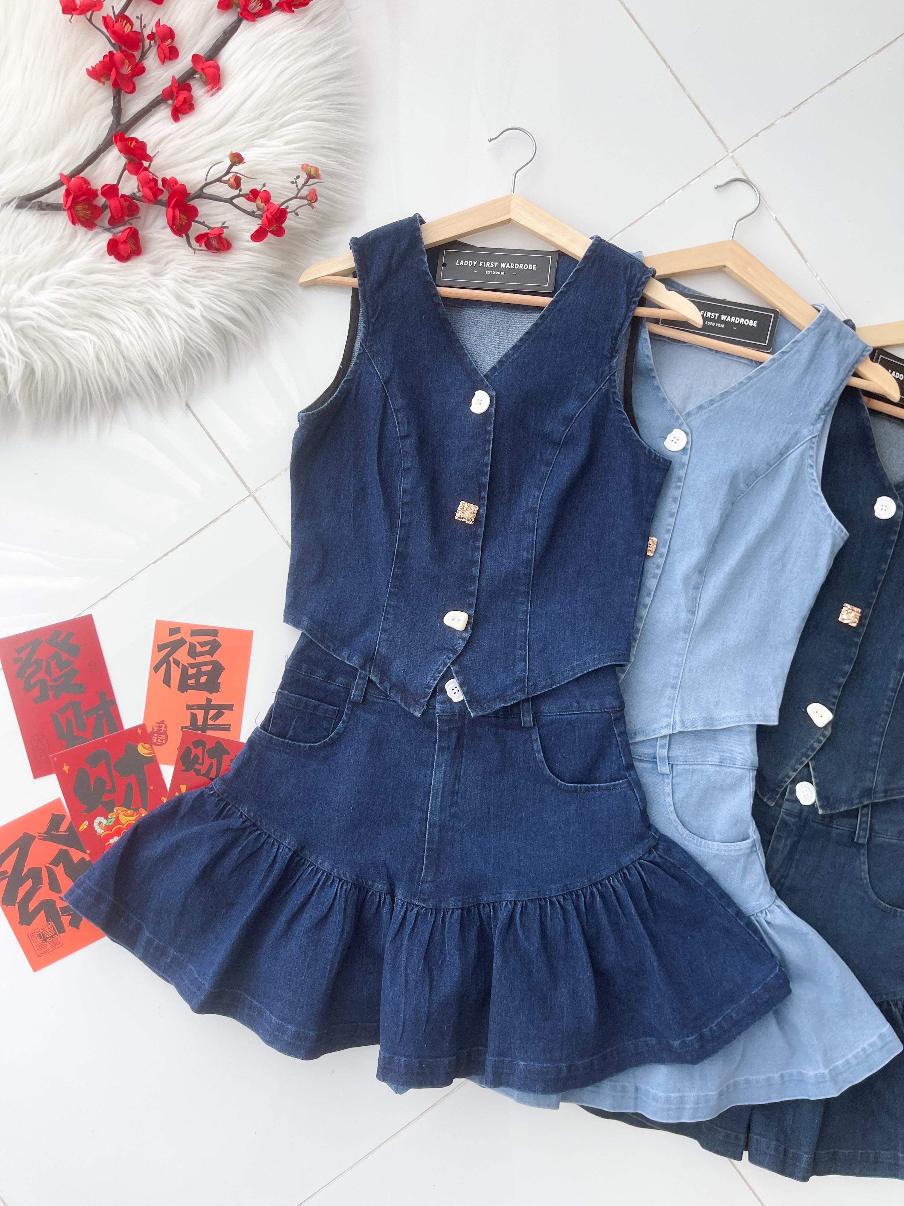 【SS520268】高品质两件式韩式减龄牛仔套装 马甲式无袖牛仔上衣➕减龄牛仔高腰百搭裙子，内层有里布短裤 ❤️❤️