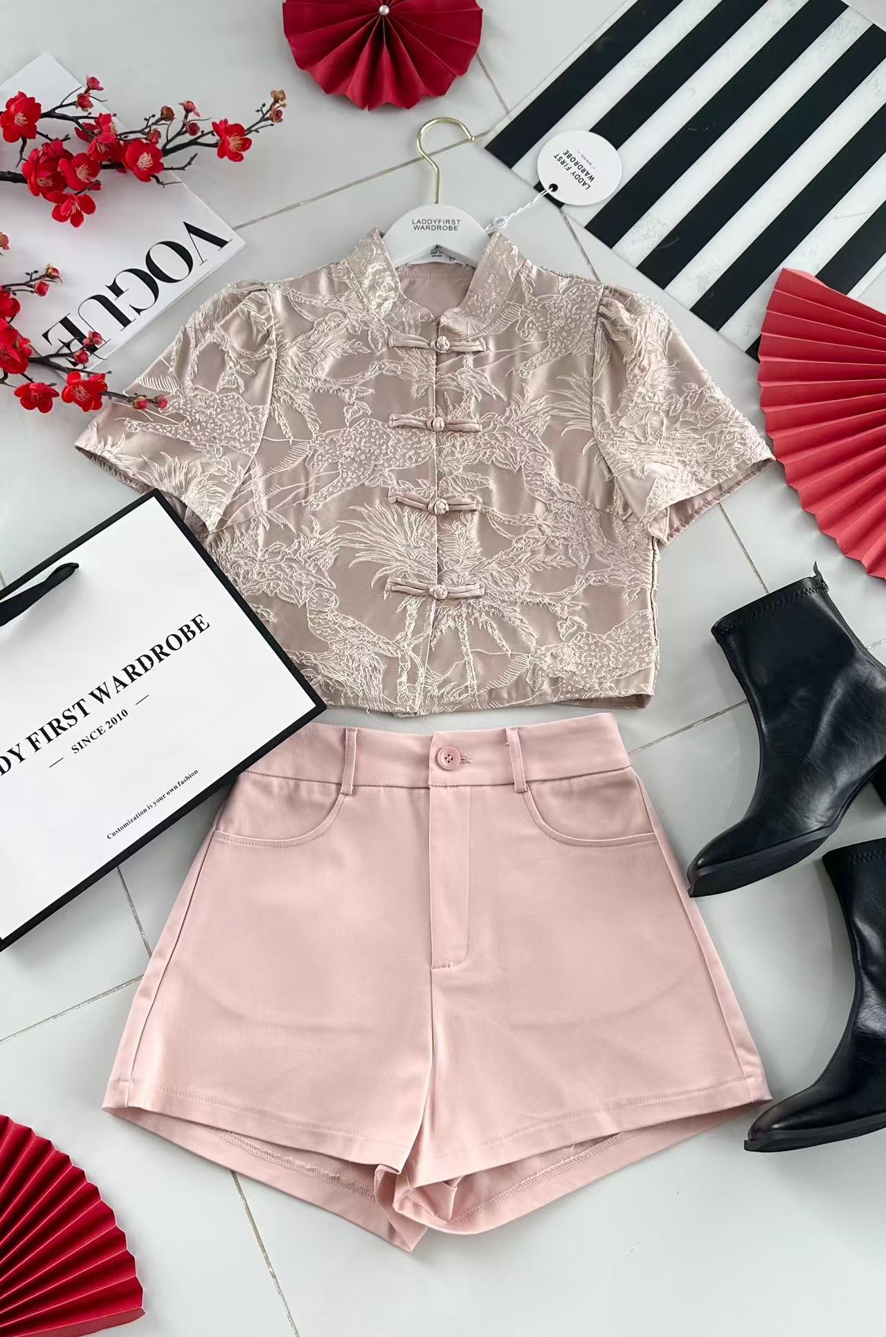 【SS3471】【LFW独家小圆饼】高品质两件式高端气质时尚提花旗袍套装 立领短袖盘扣提花旗袍上衣➕西装高腰百搭短裤，有口袋 ❤️❤️ 【D-R1-C5】