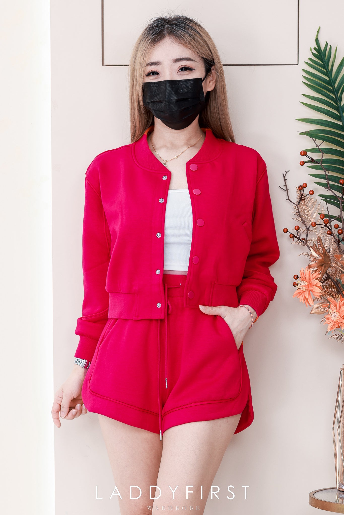 【SS3523】【LFW独家小圆饼】高品质高端气质厚实空气绵韩式时尚百搭套装 V领长袖外套上衣 按扭设计➕抽绳松紧腰百搭短裤，有口袋 ❤️❤️