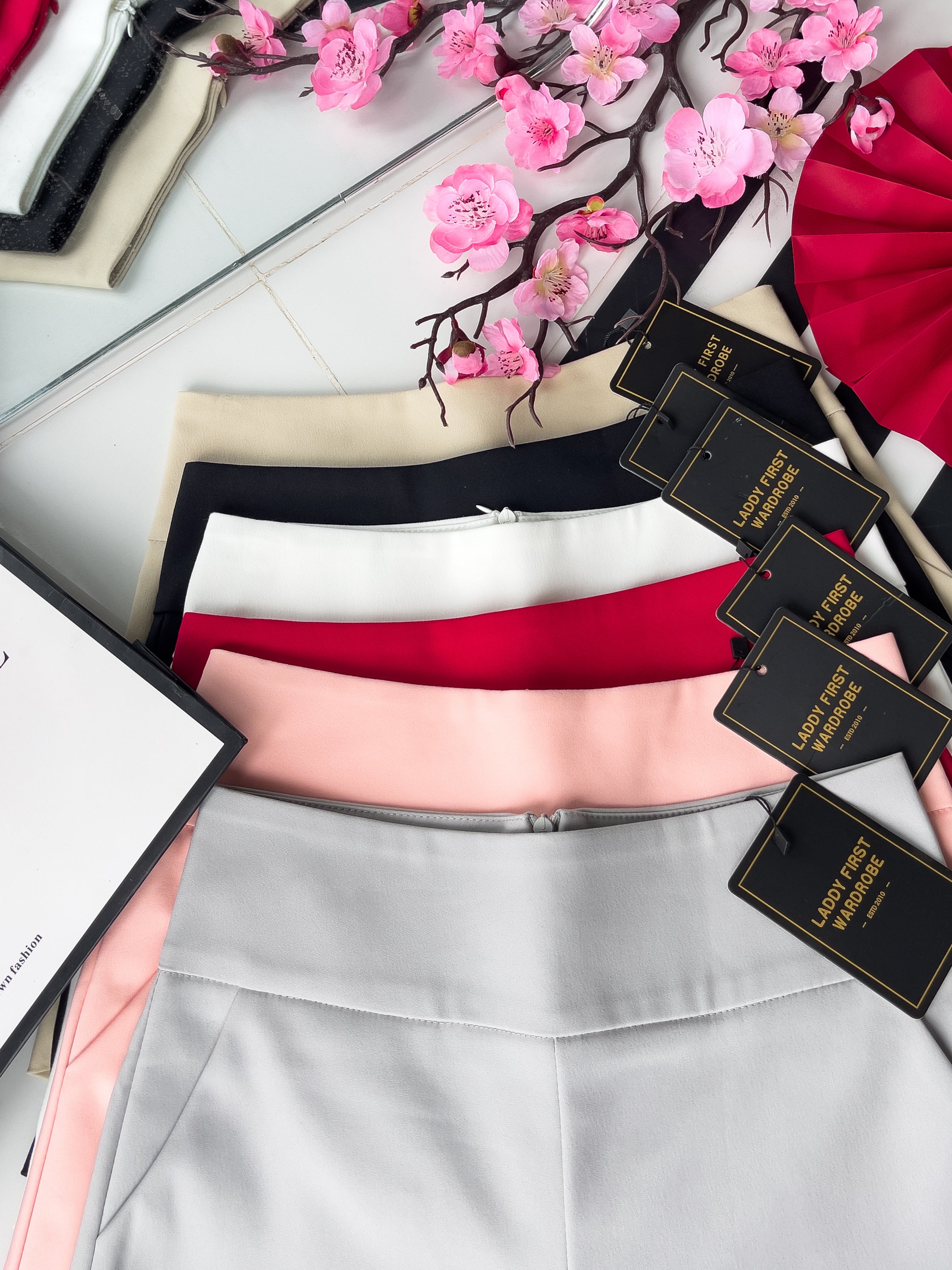 【S6644】【网站福利款✨】独家爆款【万能妹妹】高品质万能西装高腰休闲简约百搭短裤，后中隐形拉链，有口袋，内层加里布 #百搭必备 🔥🔥 【D-R1-C1】