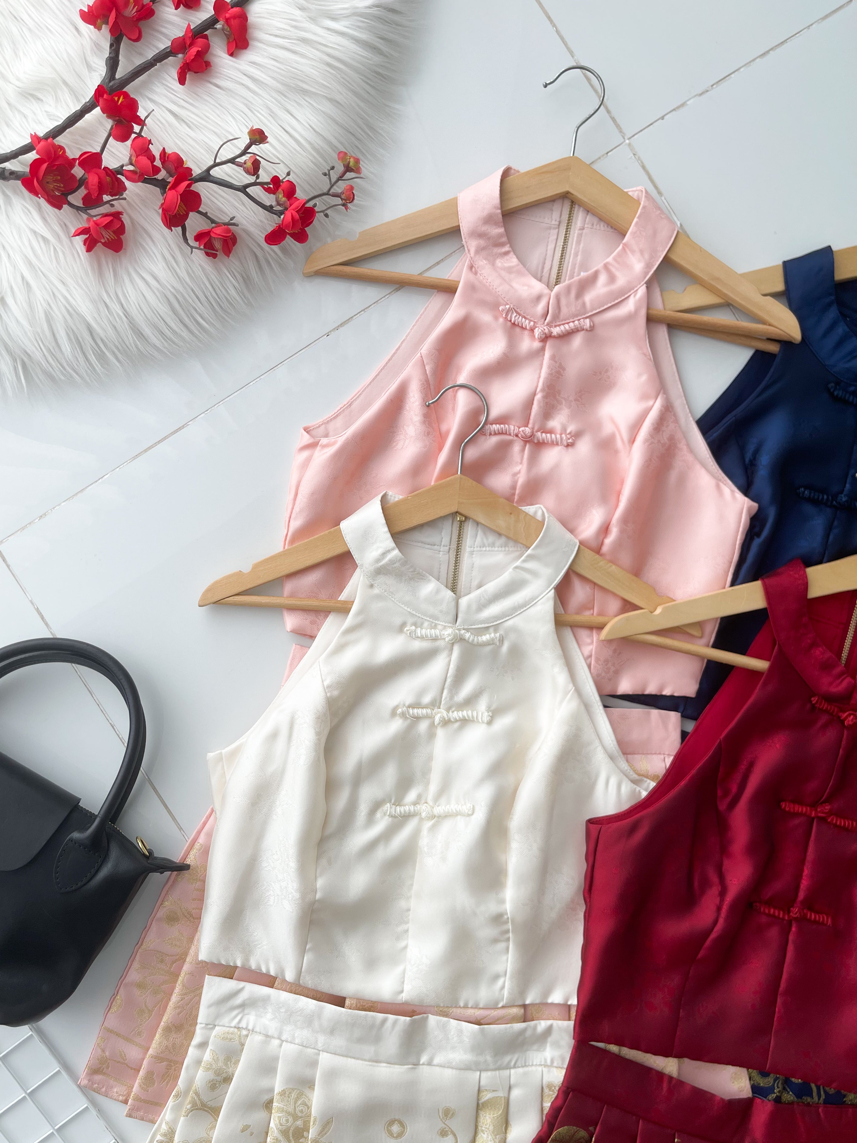 【SS21840 / 388617】高品质两件式高贵贵气马面裙套装 CUT IN无袖旗袍上衣➕百褶马面裙子，内层有里布短裤 ❤️❤️