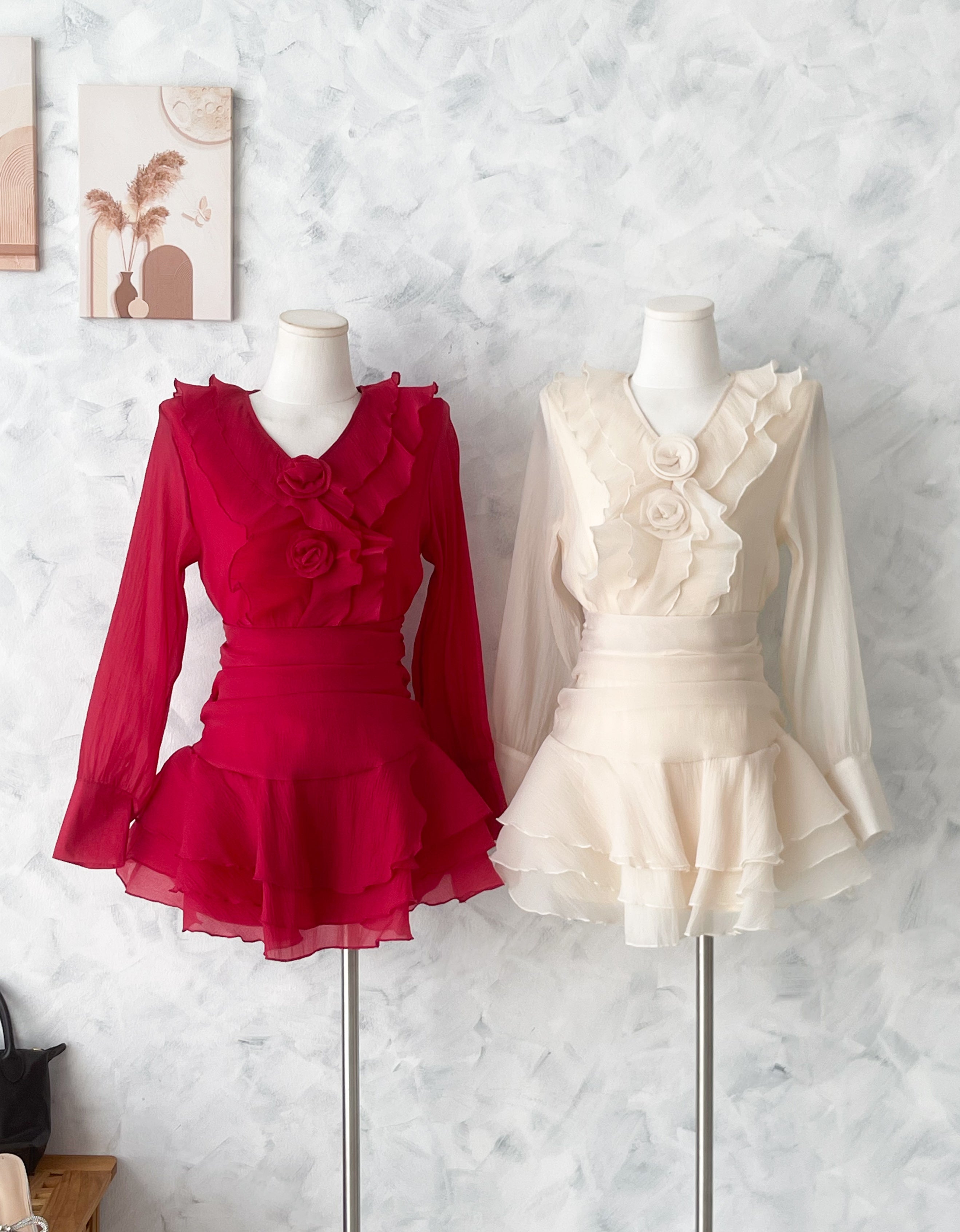 【SS6510】高品质两件式名媛仙气风雪纺套装 花瓣点缀雪纺长袖上衣➕层次感荷叶边雪纺高腰裙子，内层有里布短裤 ❤️❤️