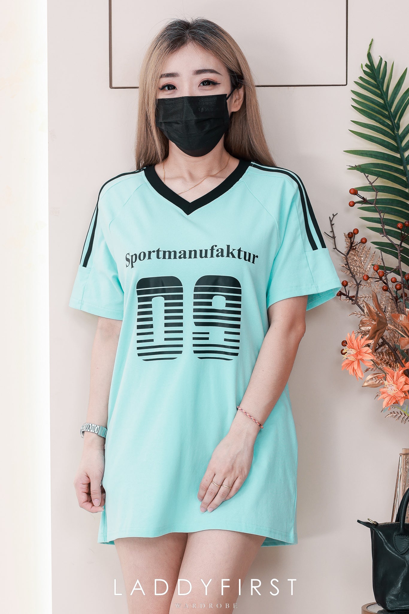 【T14260 / 9062】高品质V领09字母拉线设计纯棉OVERSIZED 上衣 ❤❤ 【B-R2-C4】