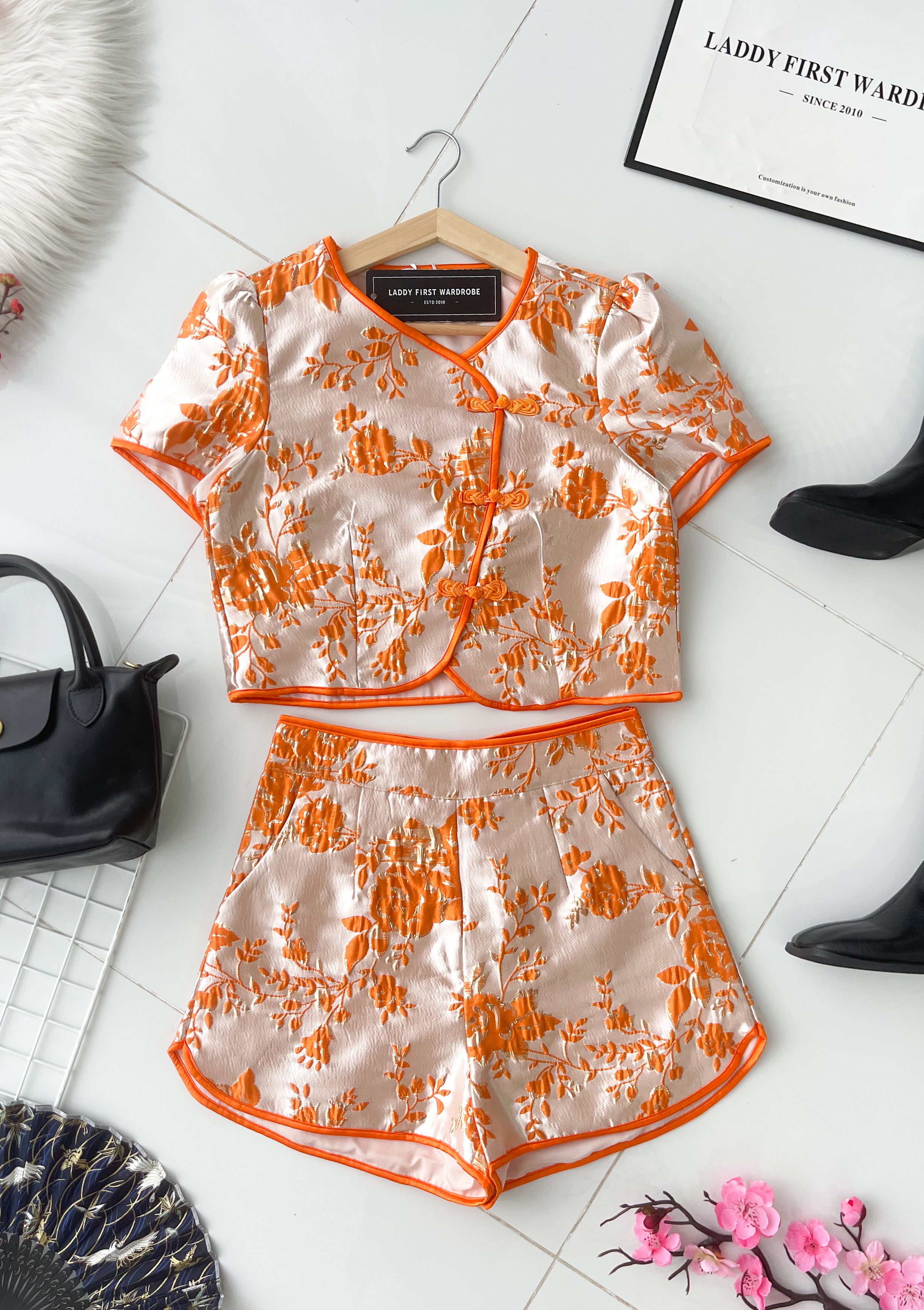 【SS23036】高品质两件式高端气质浮雕提花旗袍套装 短袖提花旗袍上衣➕提花短裤，有口袋❤️❤️