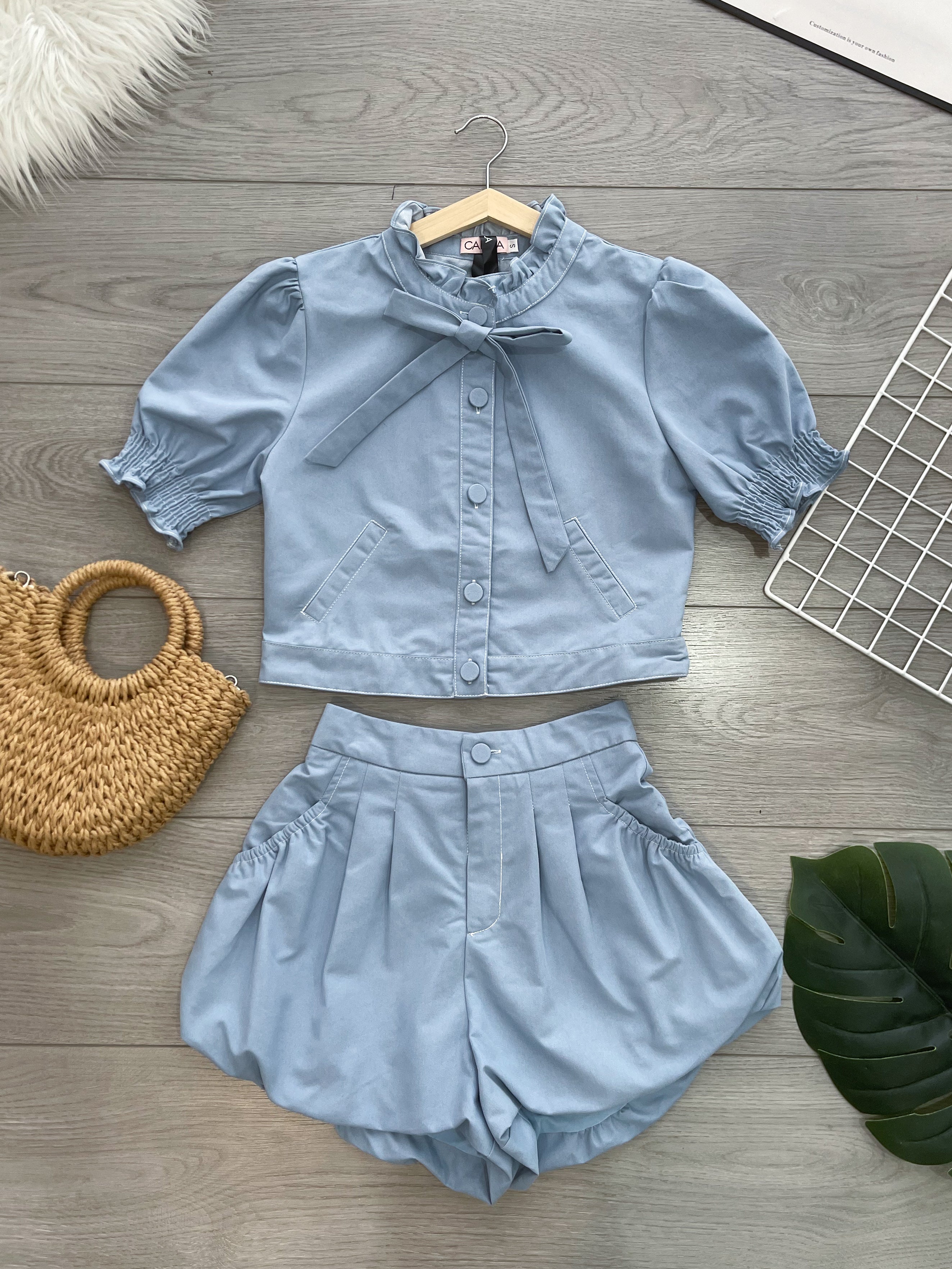【SS21730 / 16932-1】⚡补货预订款⚡高品质两件式欧美风时尚牛仔套装 泡泡袖牛仔上衣➕牛仔花苞高腰短裤，有口袋 ❤️❤️