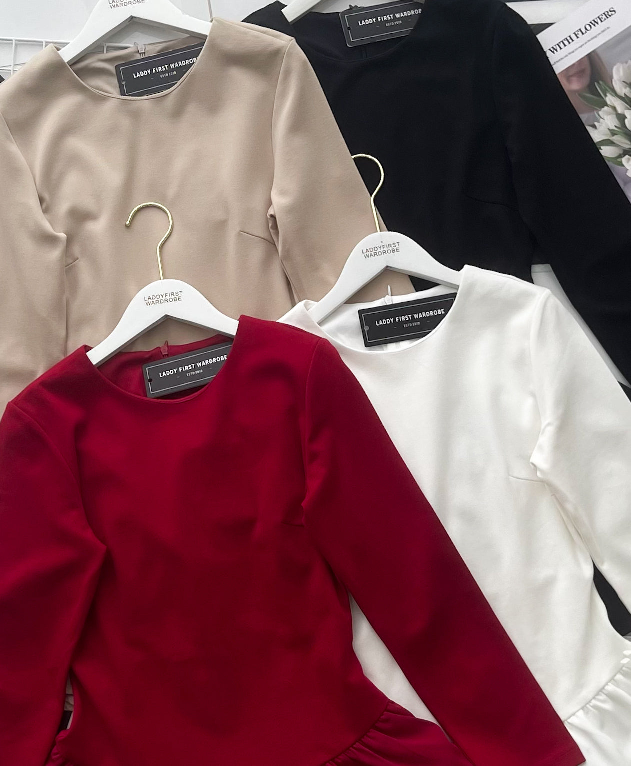 【D520232】高品质韩式女神款罗马长袖弹力上衣拼接荷叶蛋糕连身裙子，内层有里布短裤 ❤❤【B-RU】