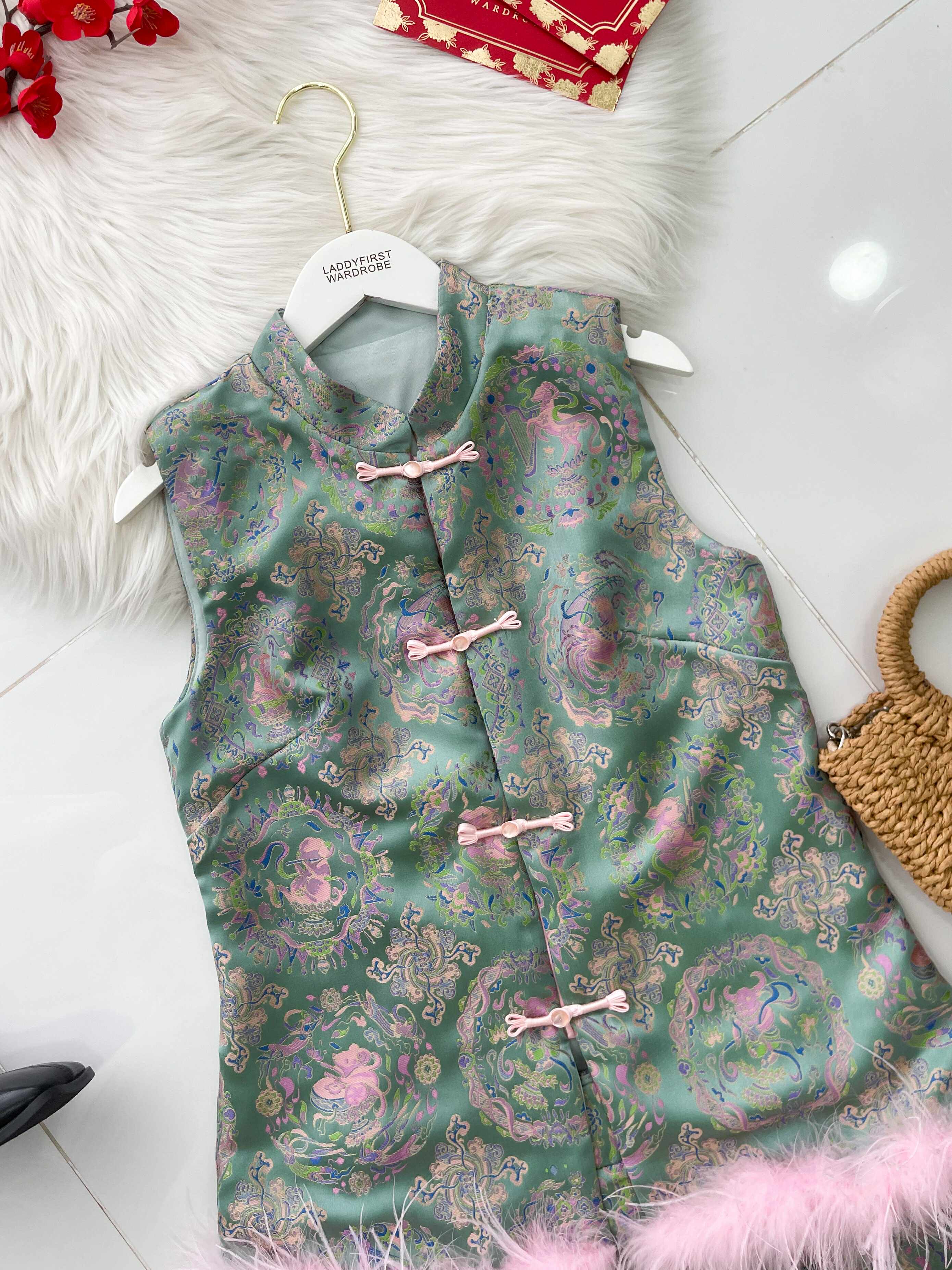 【SS24141】⚡️精选预定款⚡️高品质两件式气质国风新中式提花旗袍套装 拼接毛毛无袖旗袍上衣➕旗袍高腰裙子，内层有里布短裤 ❤️❤️