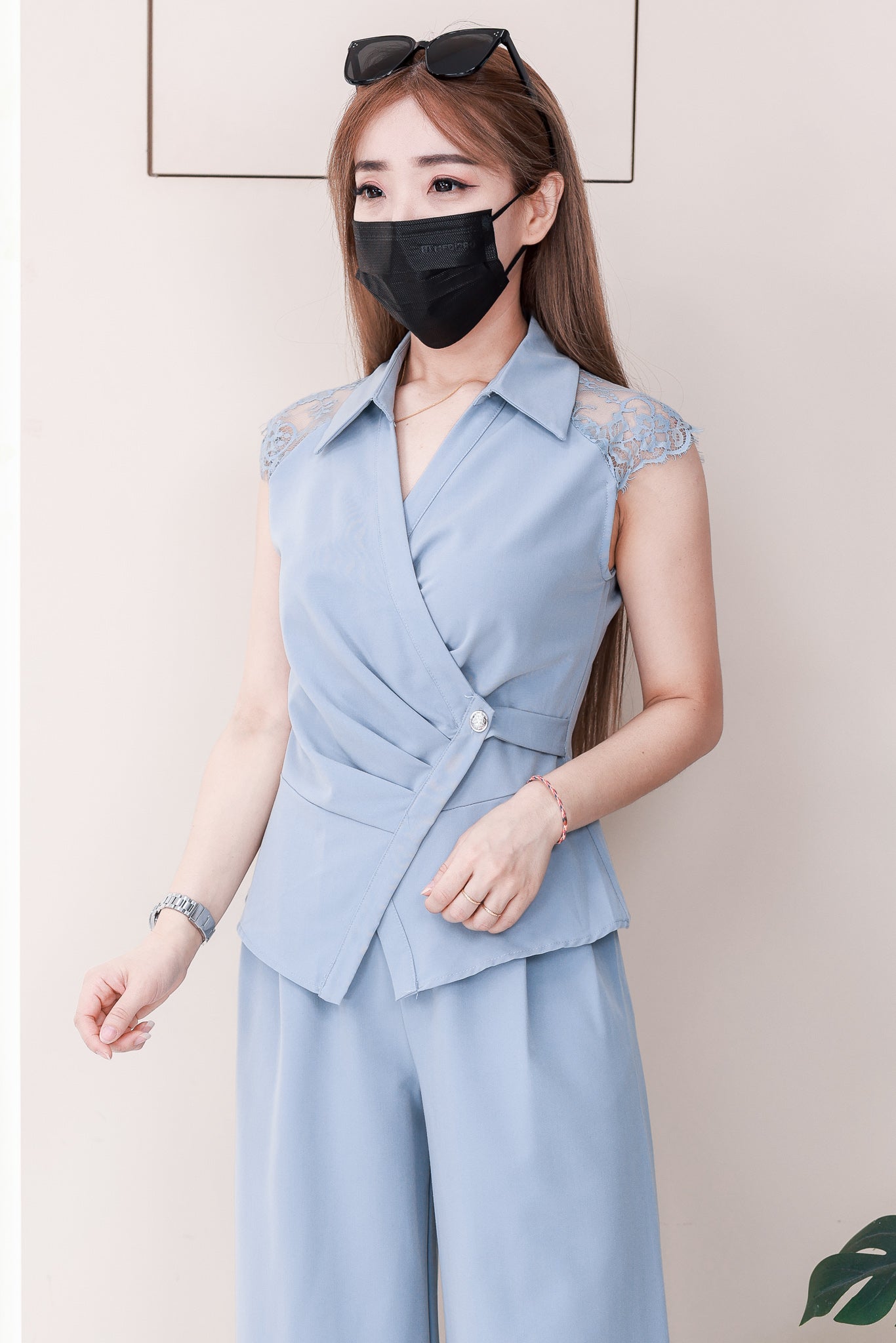【SS21770 / 37559】高品质两件式御姐风大气时尚套装 翻领拼接蕾丝袖上衣➕阔脚西装高腰百搭长裤，有口袋 ❤️❤️