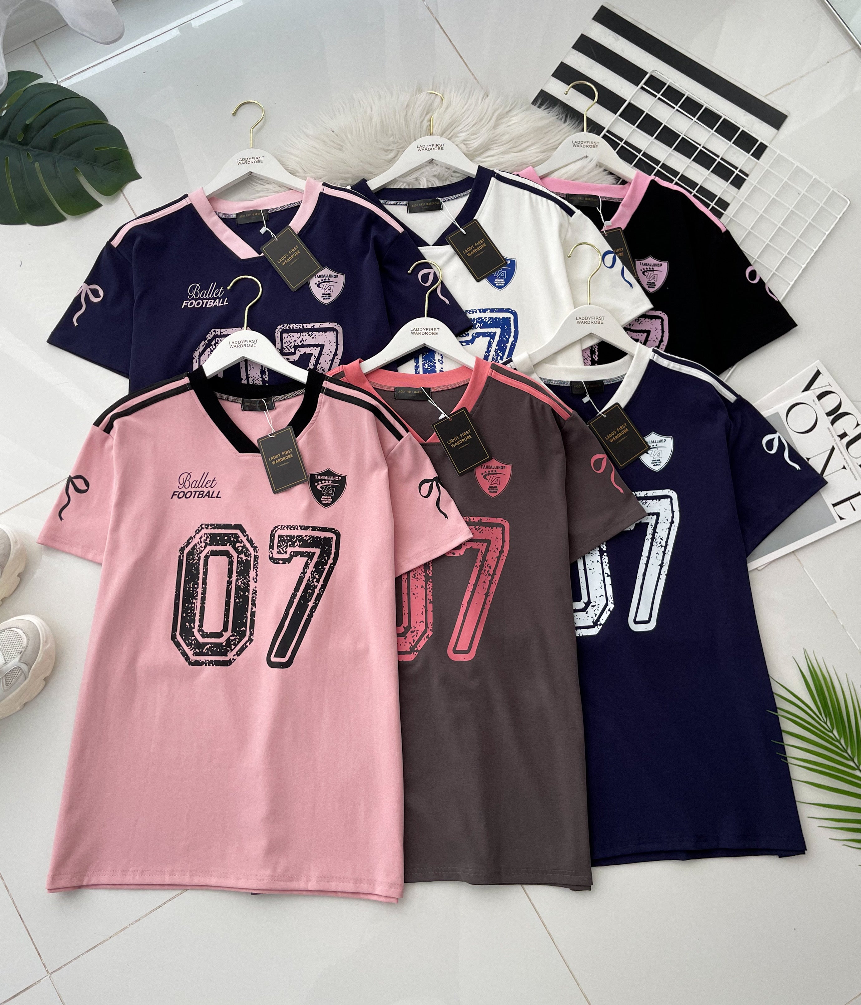 【T14038 / 9013】独家爆款高品质拼色V领纯棉弹力宽松版球衣Oversized 休闲上衣 ❤️❤️