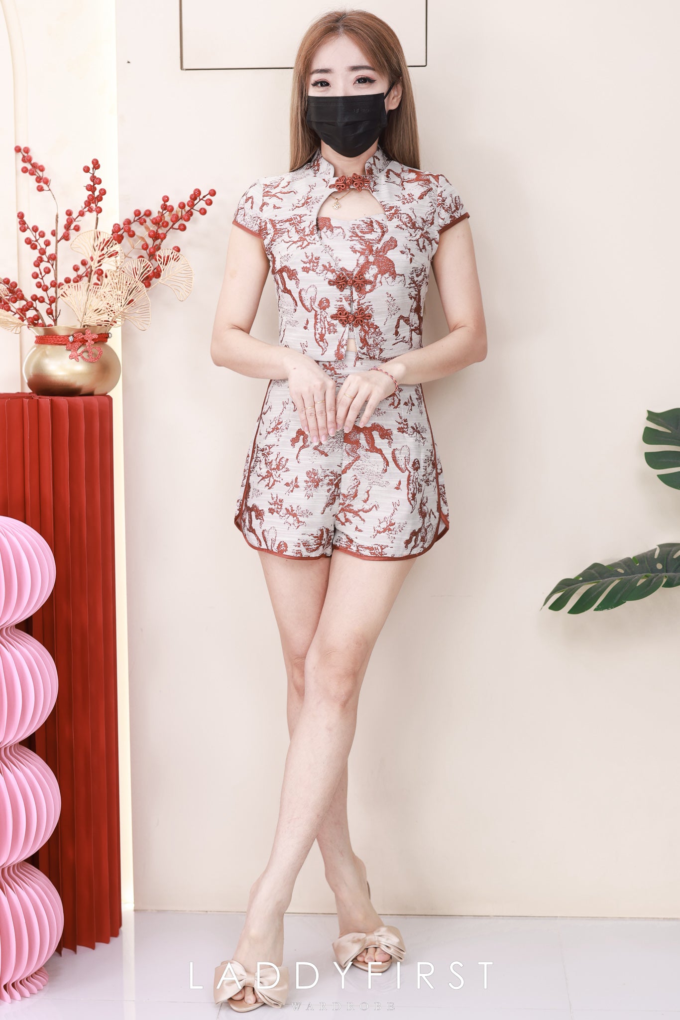 【SS21833 / 37537-9】高品质两件式新中式高调提花旗袍套装 爱心领口旗袍上衣➕提花高腰短裤 ❤️❤️